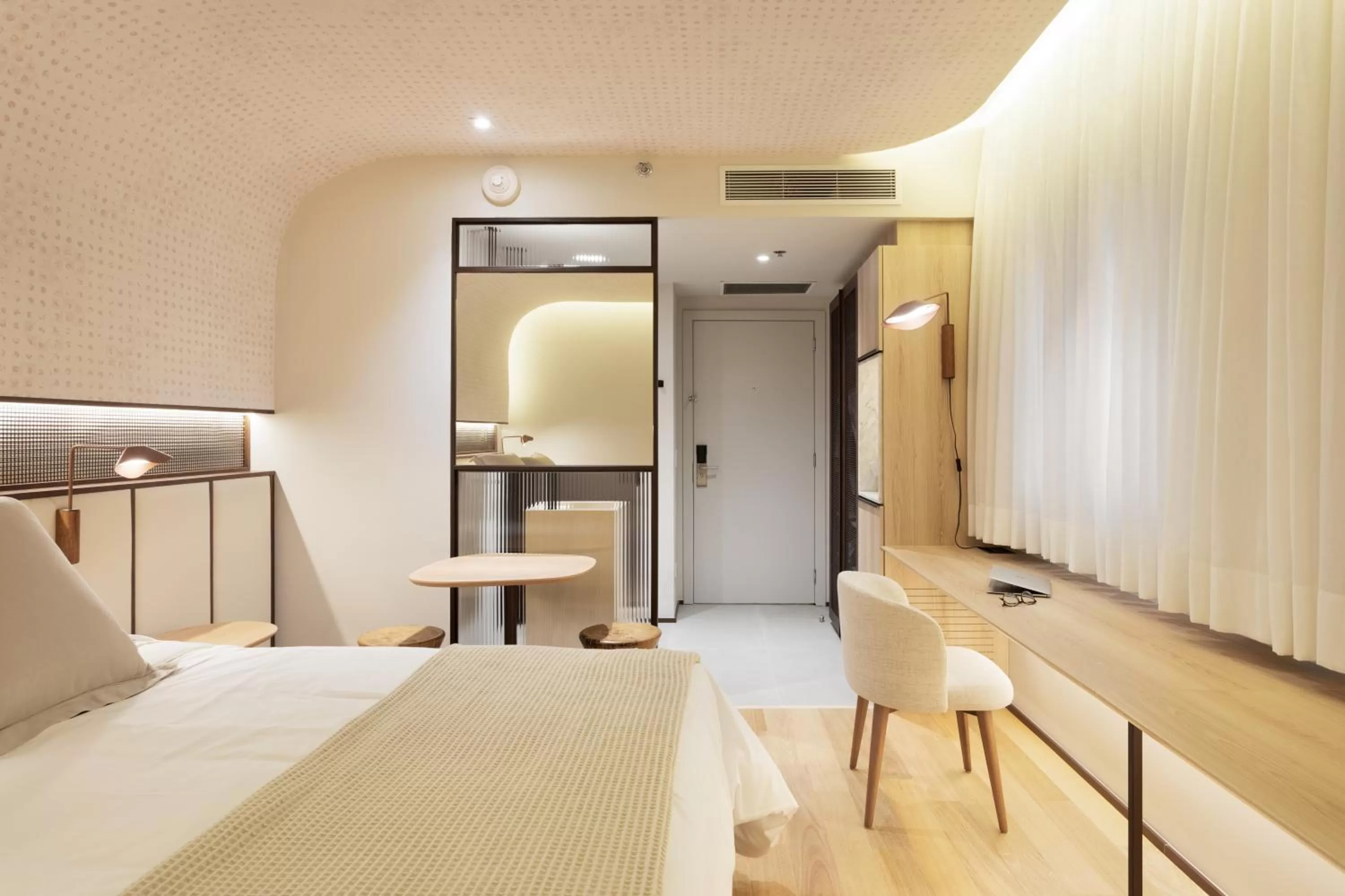 Bedroom, Bed in QOYA Hotel Curitiba, Curio Collection by Hilton