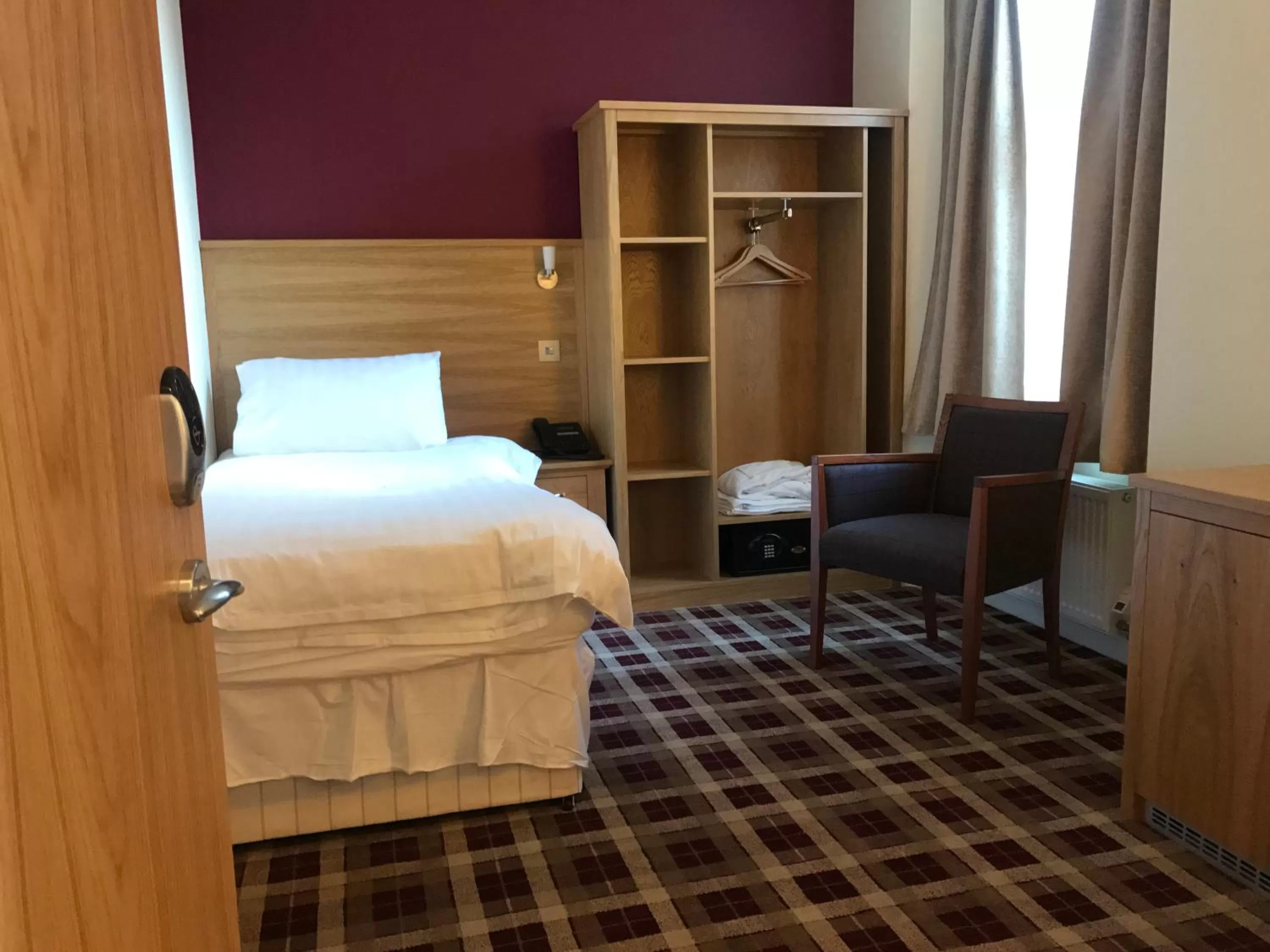 Photo of the whole room, Bed in 19th Hole Hotel, Carnoustie