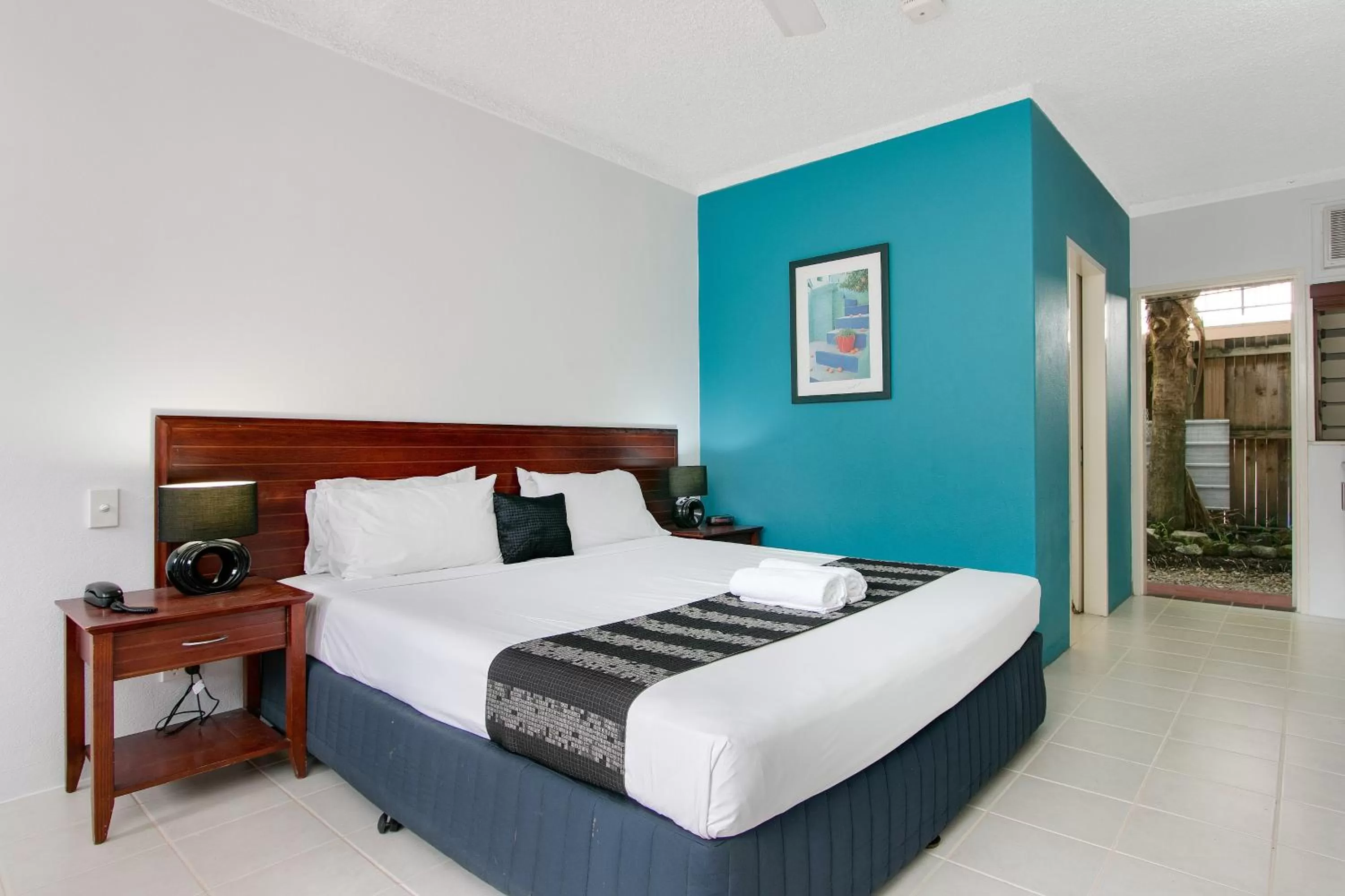 Bedroom, Bed in Cairns City Palms
