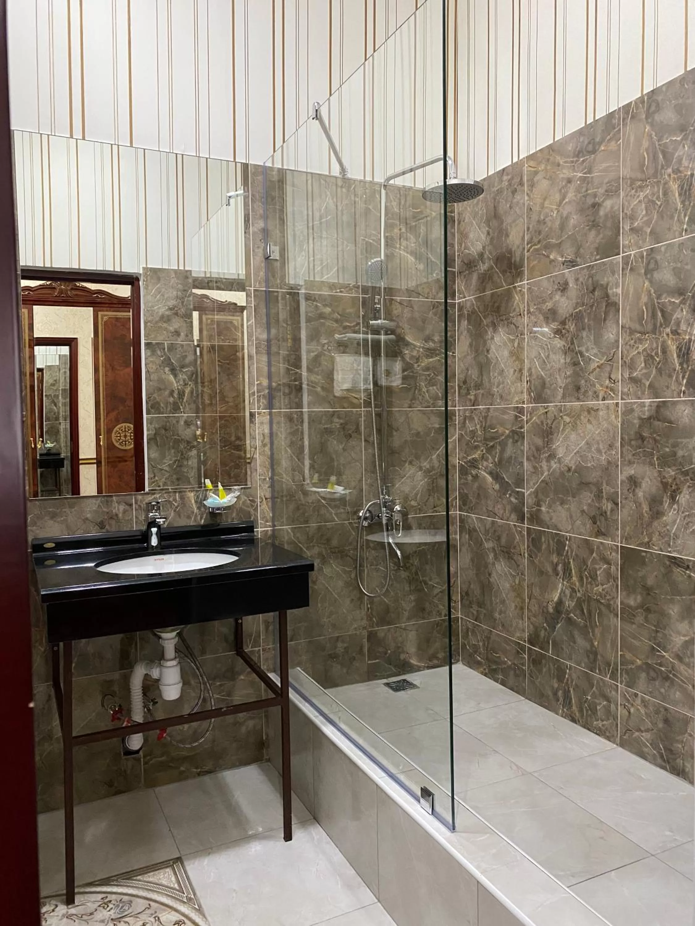 Bathroom in Lion Hotel