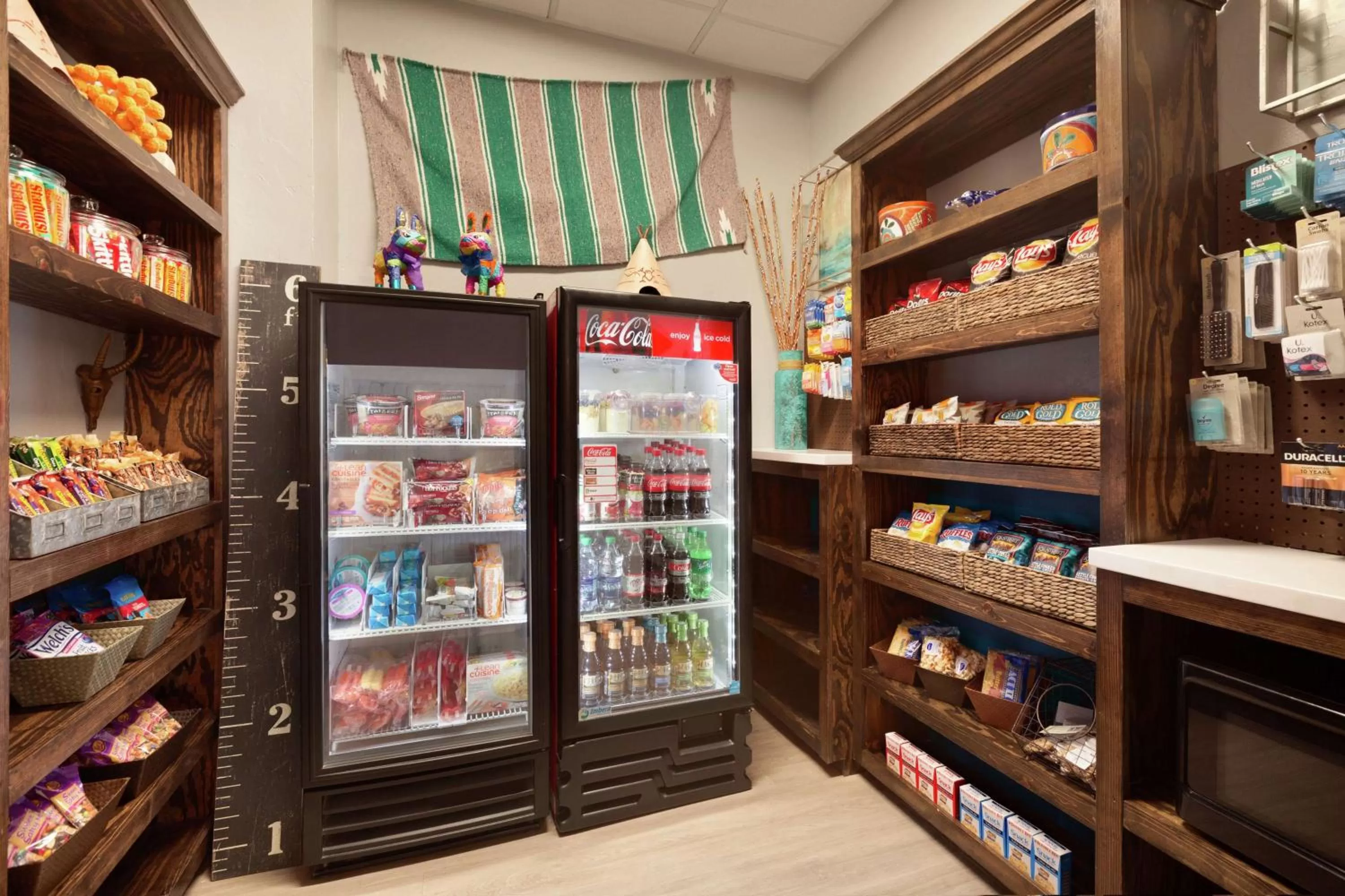 On-site shops in DoubleTree by Hilton Hotel Albuquerque