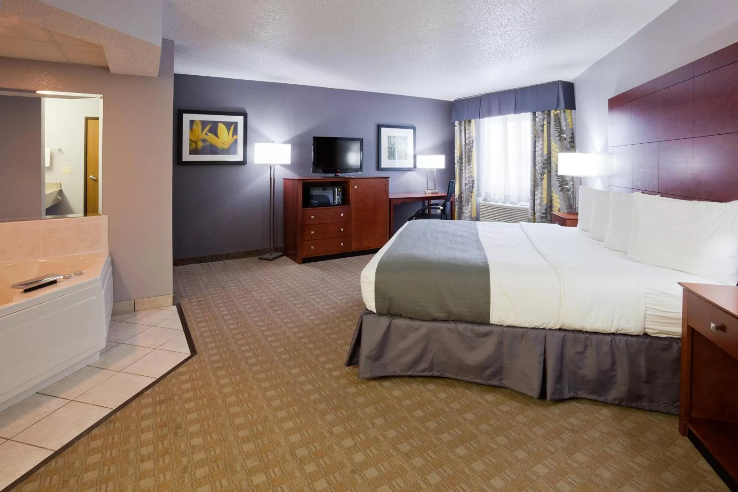 Guests, Bed in AmericInn by Wyndham Ankeny/Des Moines