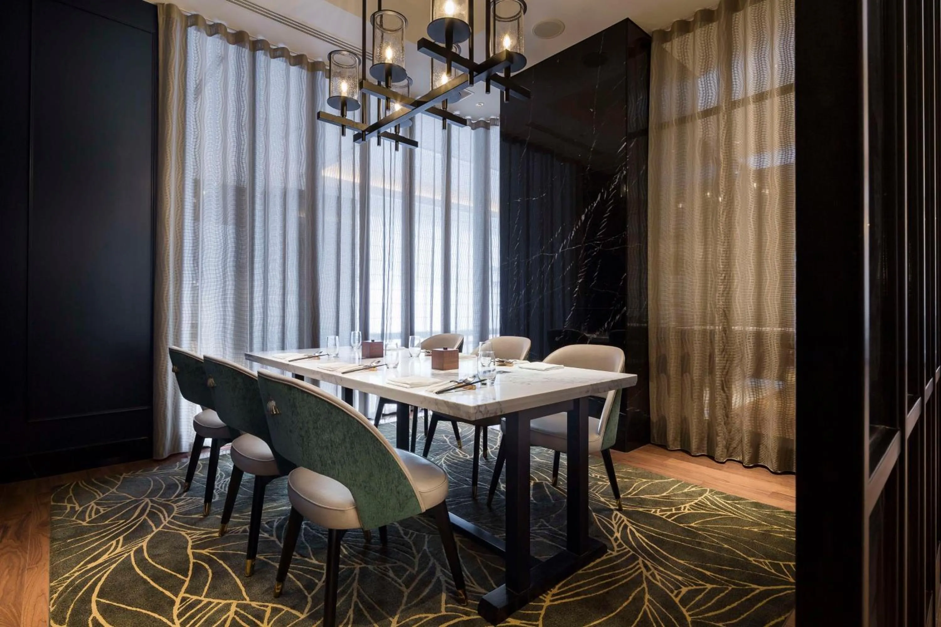 Lounge or bar in Hilton Yokohama