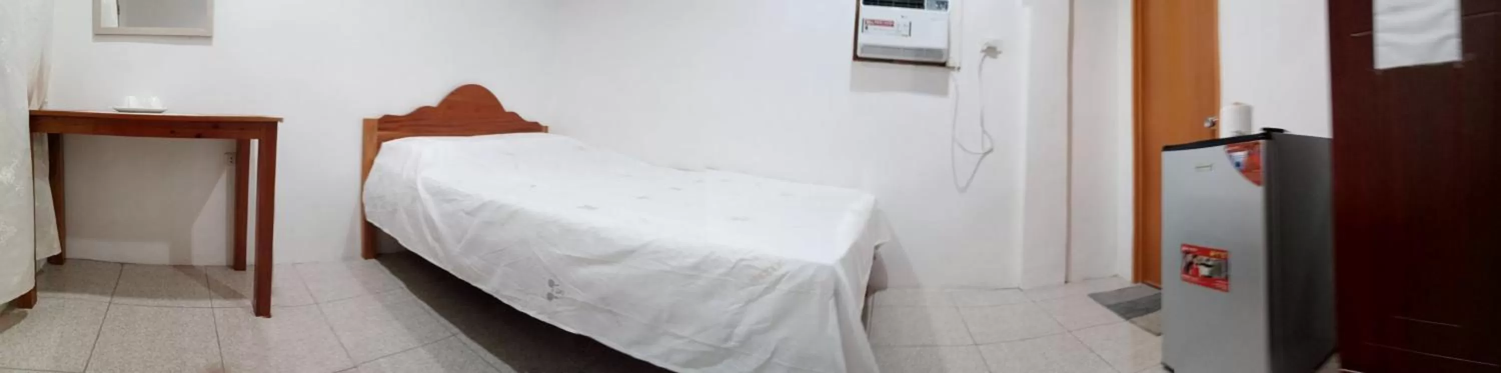 Bed in Pacifico Seaside Lodge