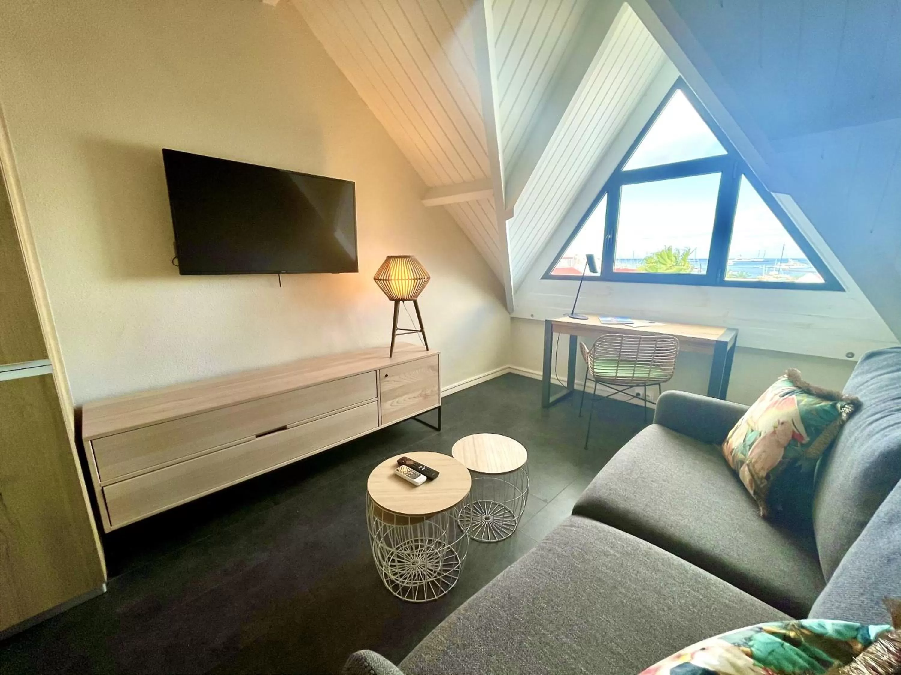 Communal lounge/ TV room, Seating Area in Centr'Hotel