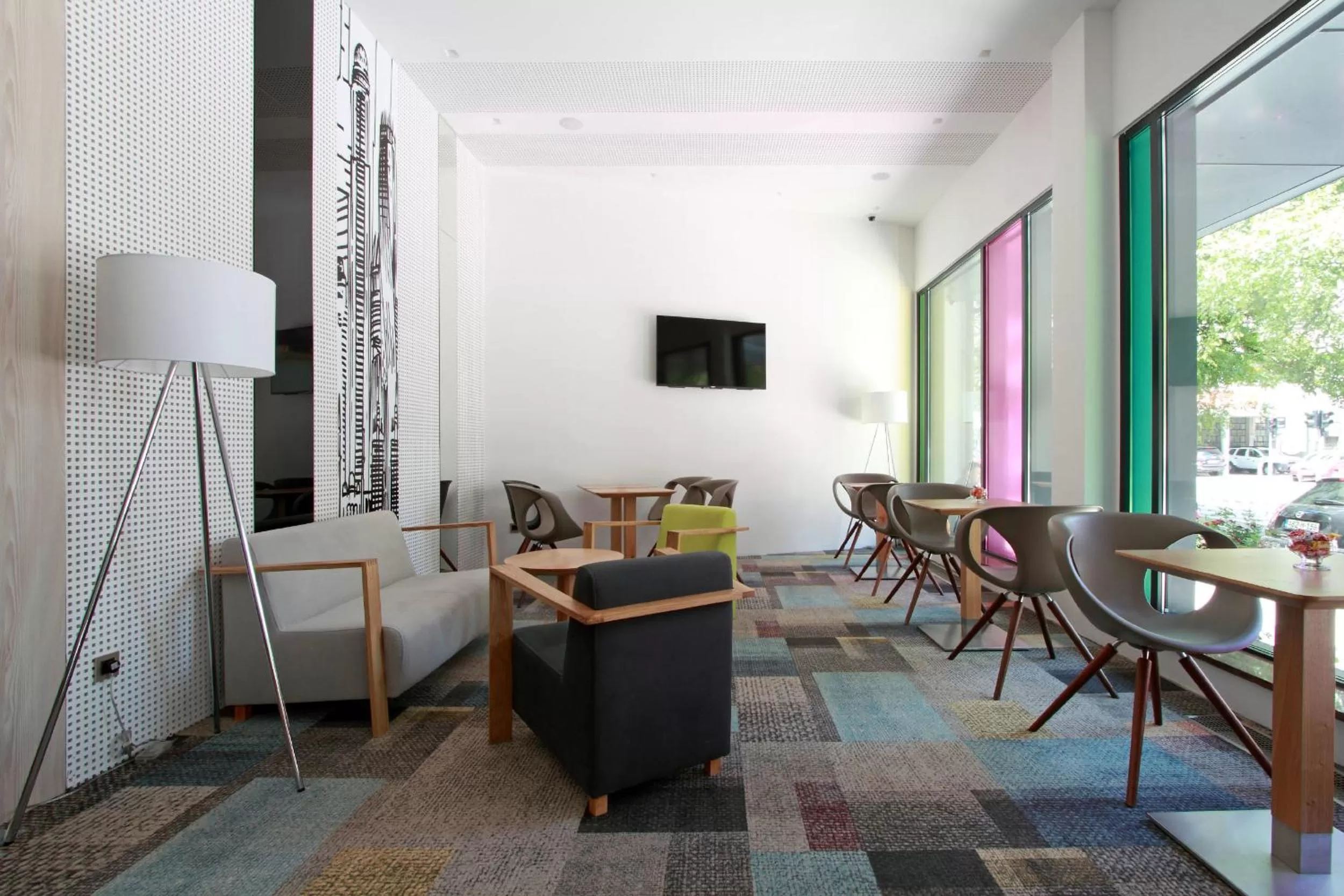 Communal lounge/ TV room in Hotel Cosmopolit