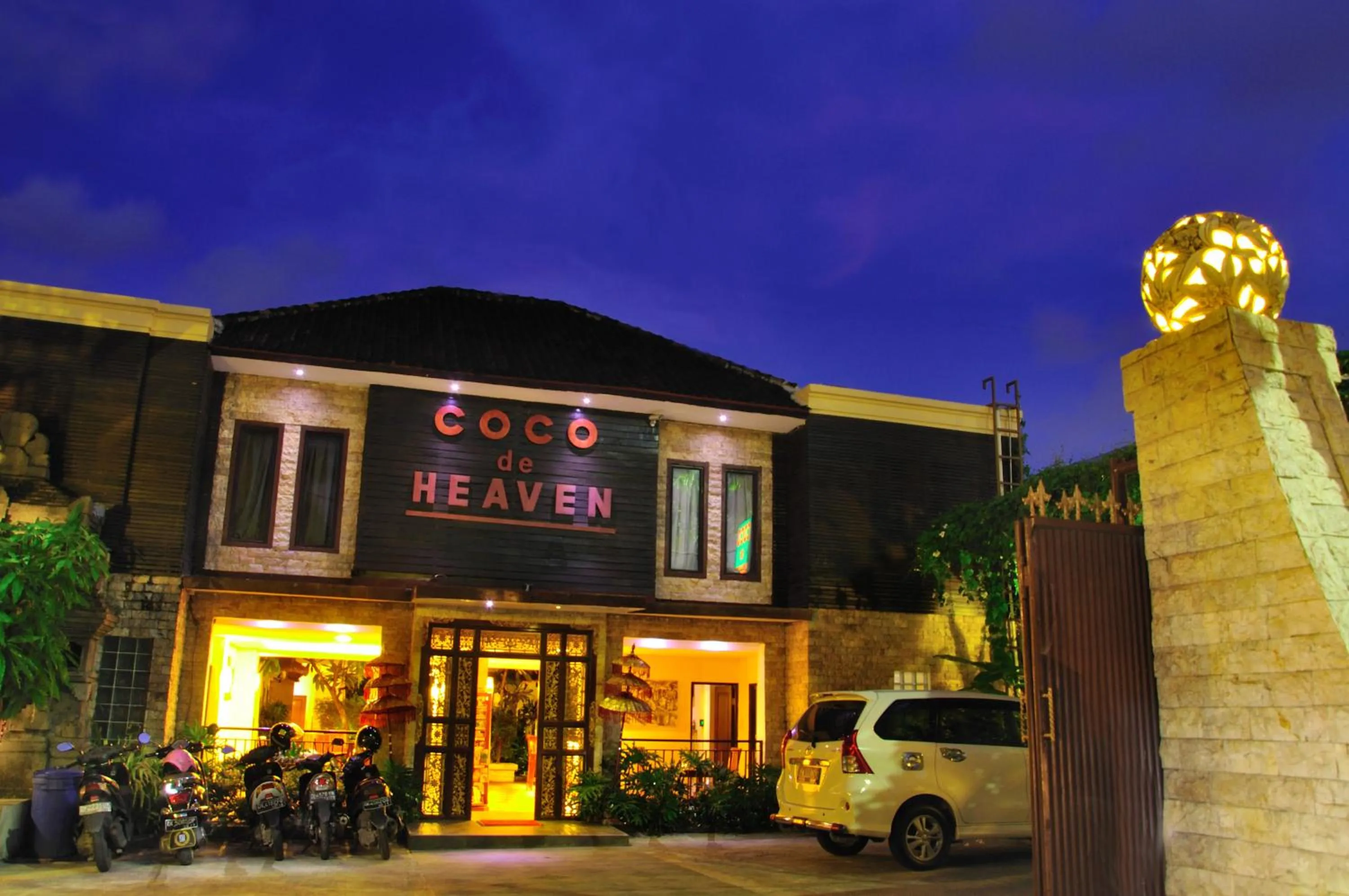 Facade/entrance in Sari Stay