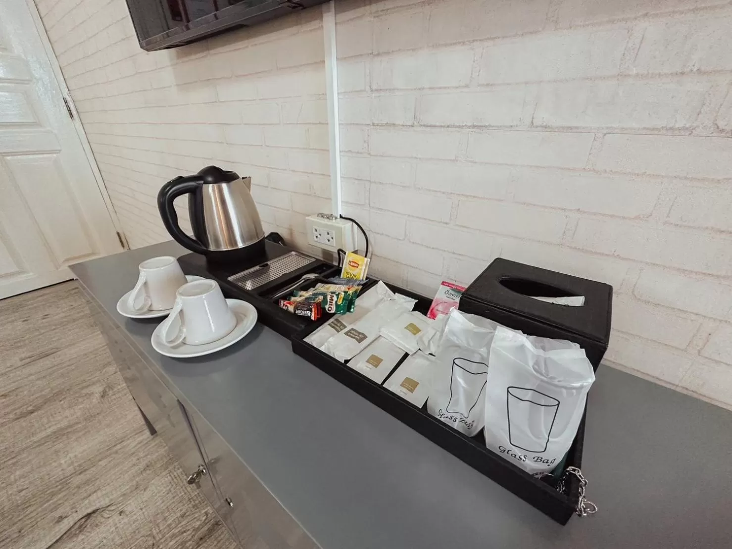 Coffee/tea facilities in Hotel De Khuvieng