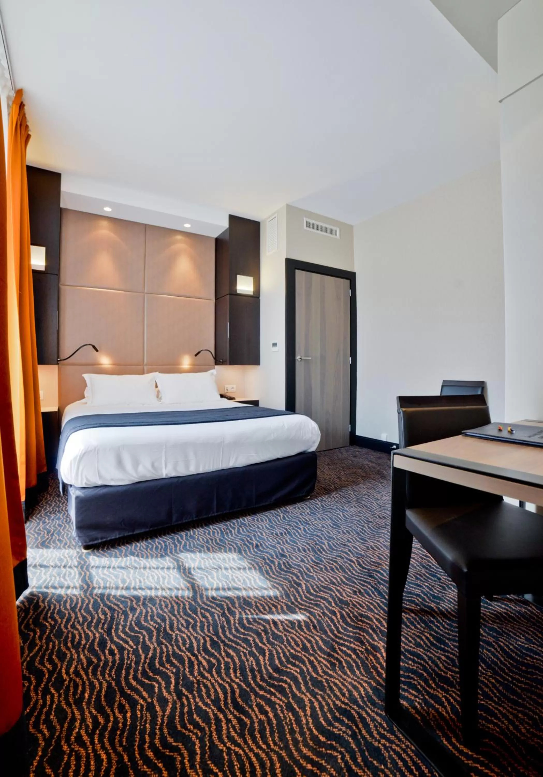 Photo of the whole room, Bed in Hôtel Mercure Bayonne Centre Le Grand Hotel