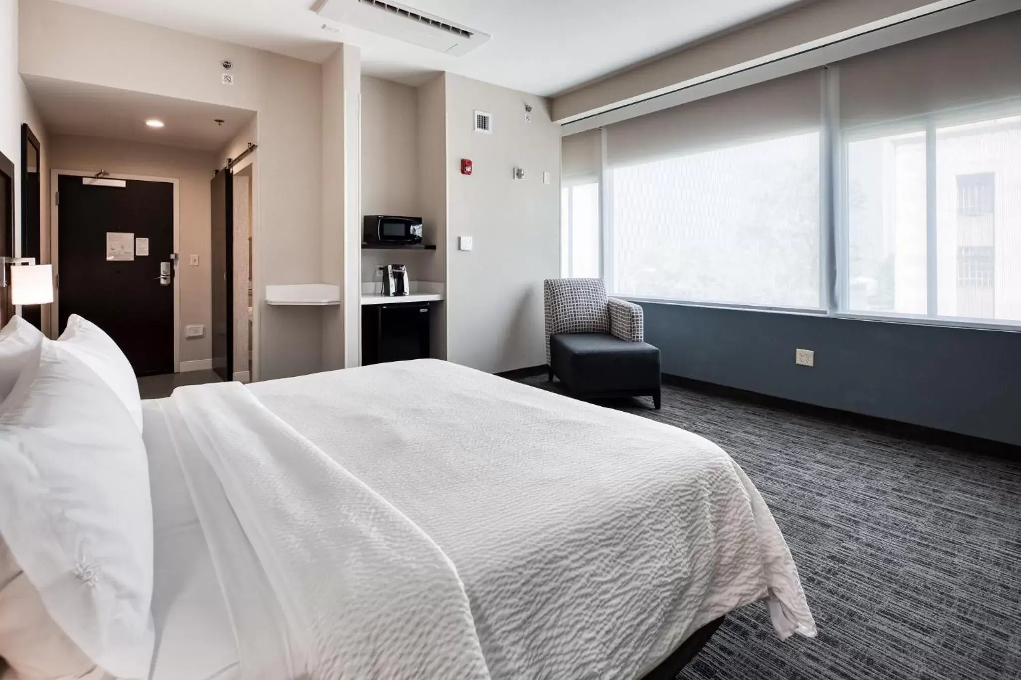 King Room - Hearing Accessible in Holiday Inn Express Kansas City Downtown King Room - Hearing Accessible in Holiday Inn Express Kansas City Downtown