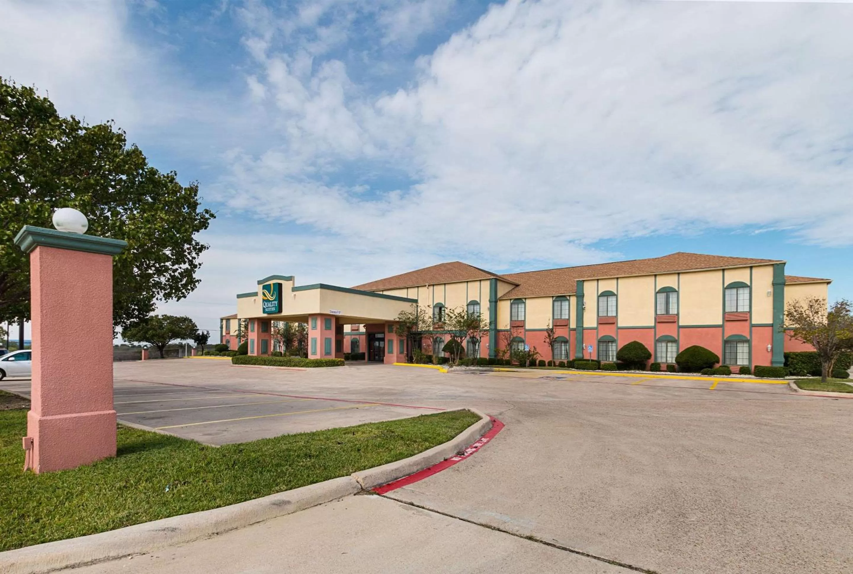 Property building in Quality Suites Temple I-35