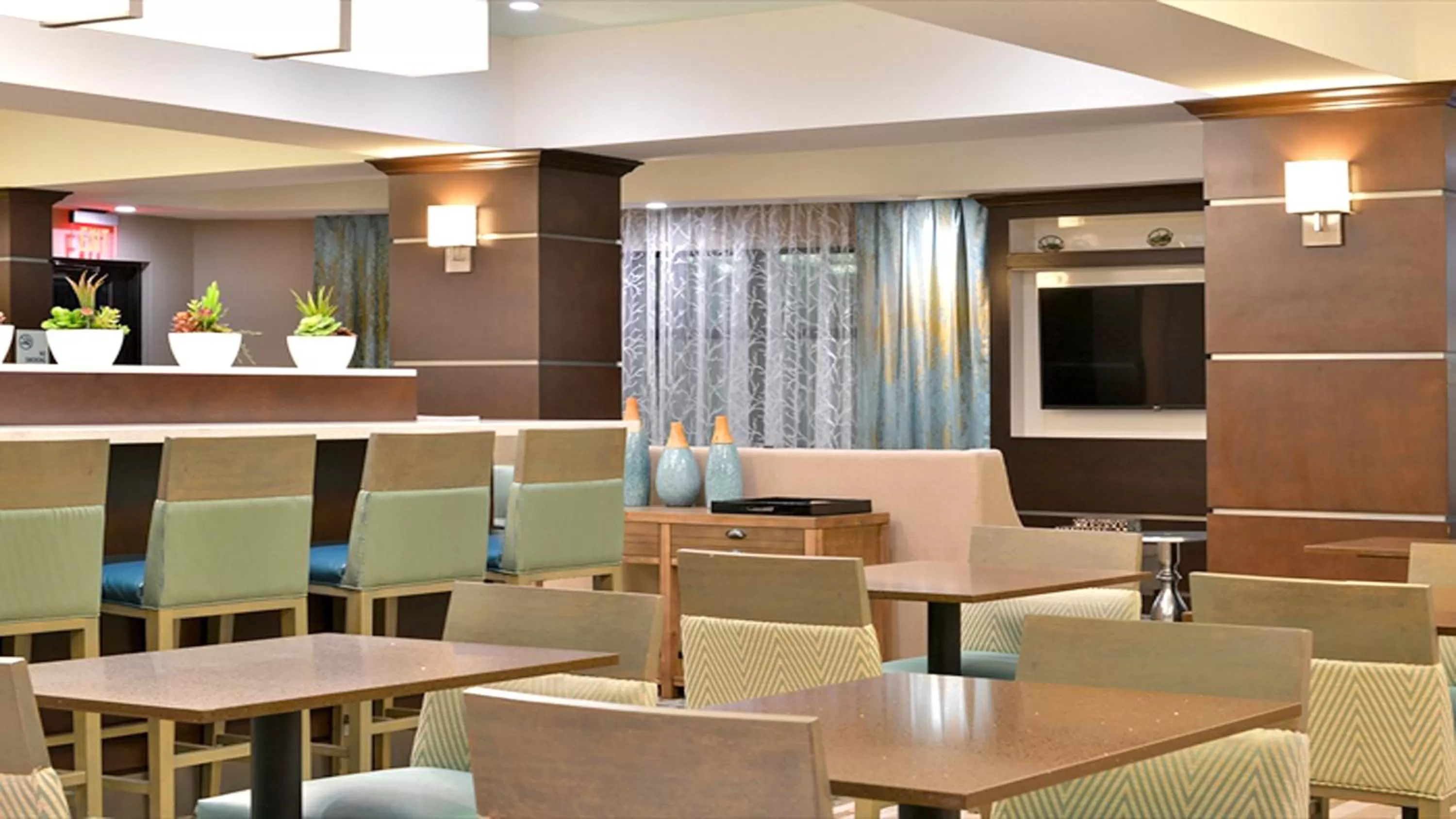 Breakfast in Holiday Inn Express and Suites Schulenburg by IHG