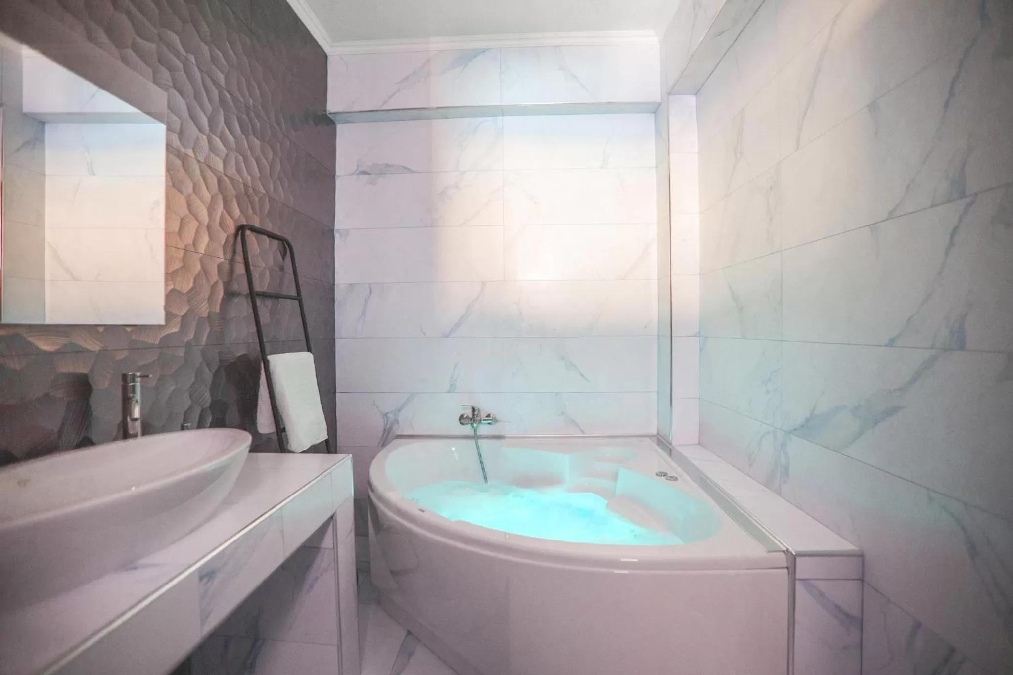 Anemos Luxury Apartments