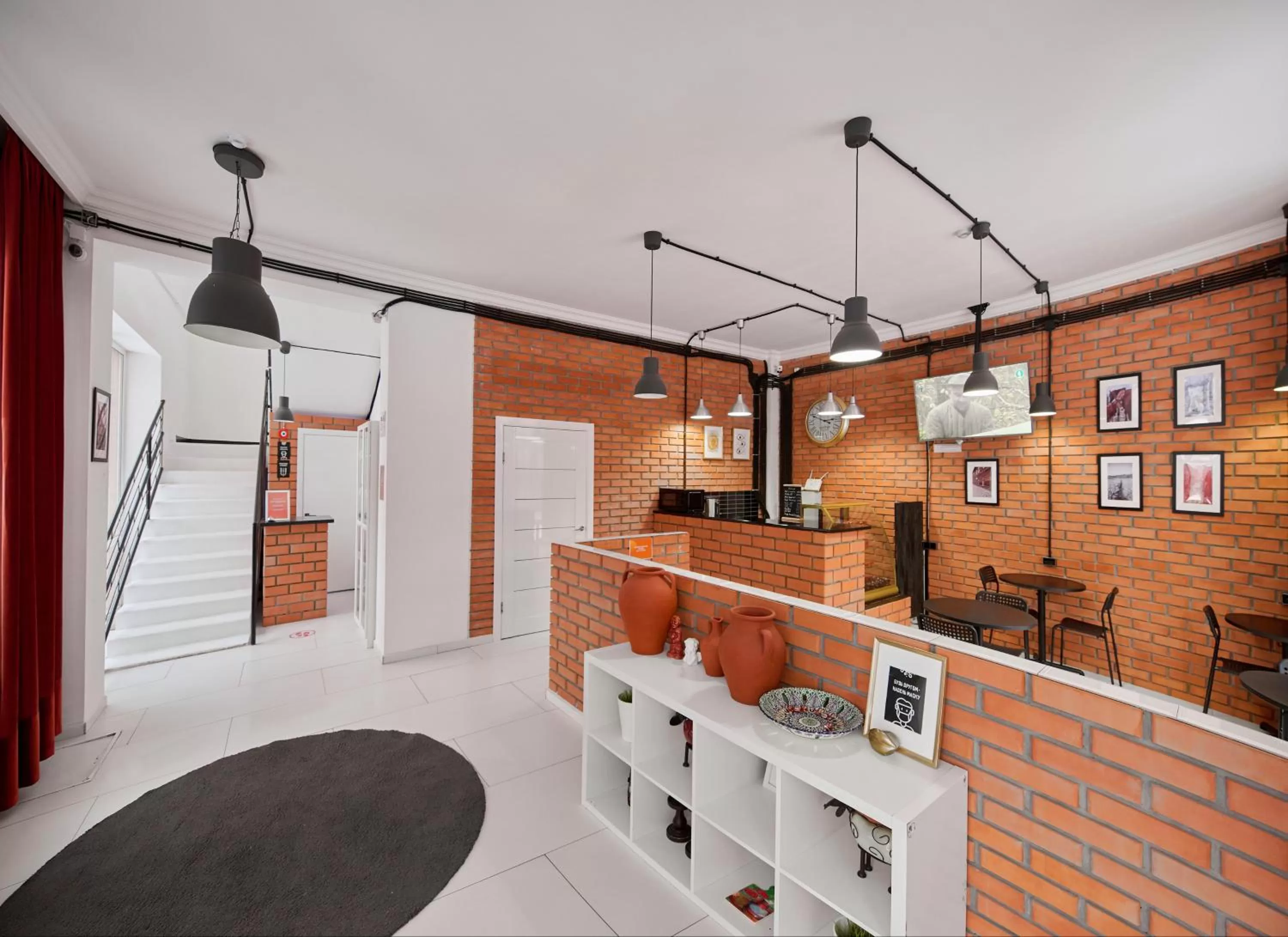 HANNAH INN - ex HELLO INN