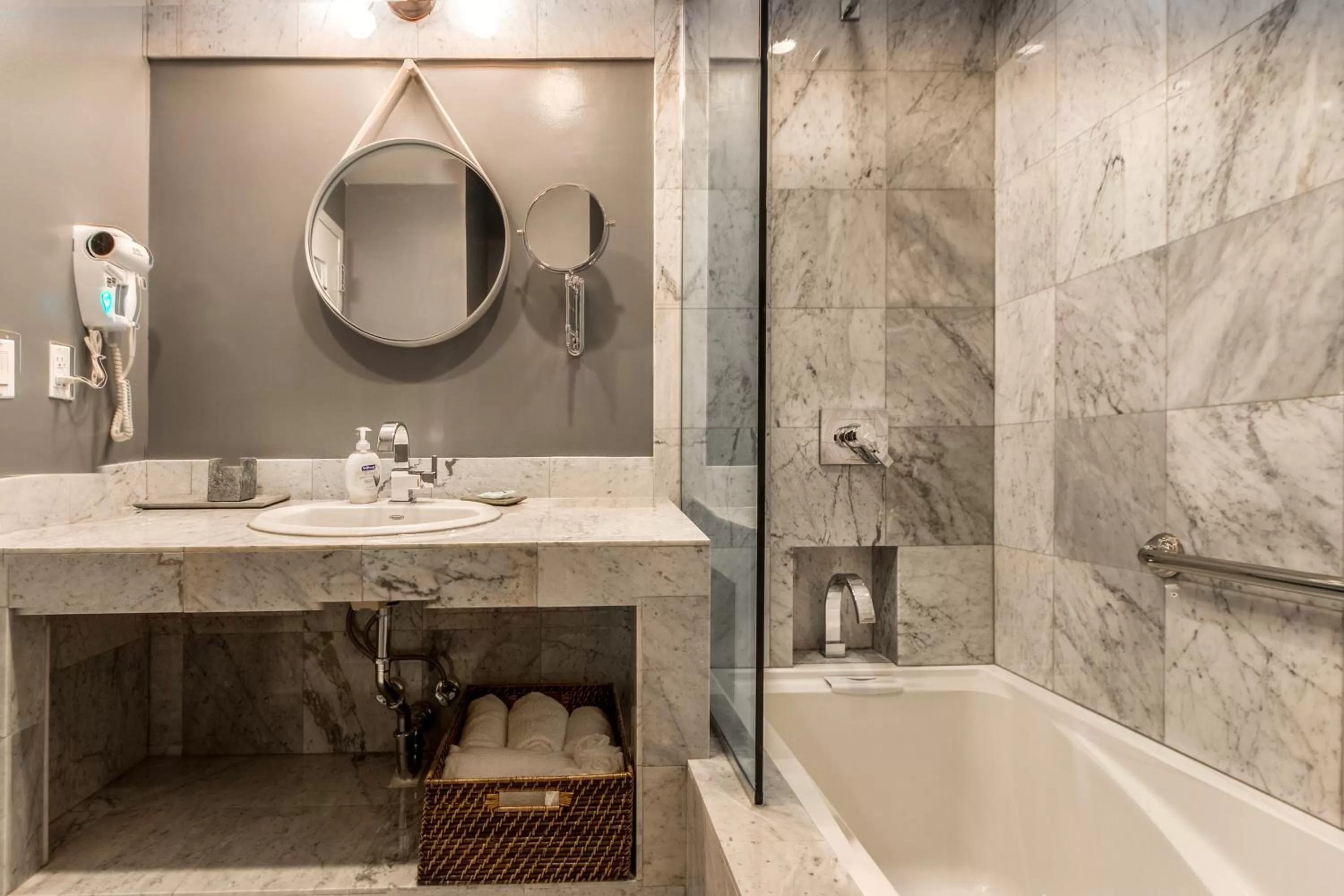 Shower in Franklin Guesthouse