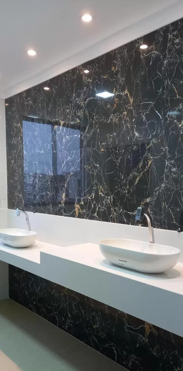 Restaurant/places to eat in Hotel Sempre Executive