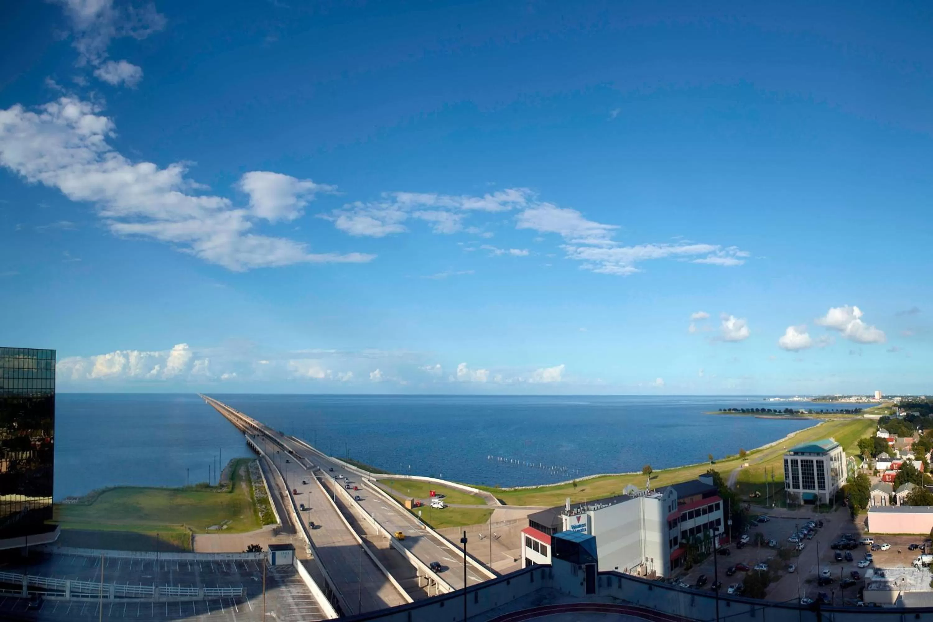 Bedroom in New Orleans Marriott Metairie At Lakeway