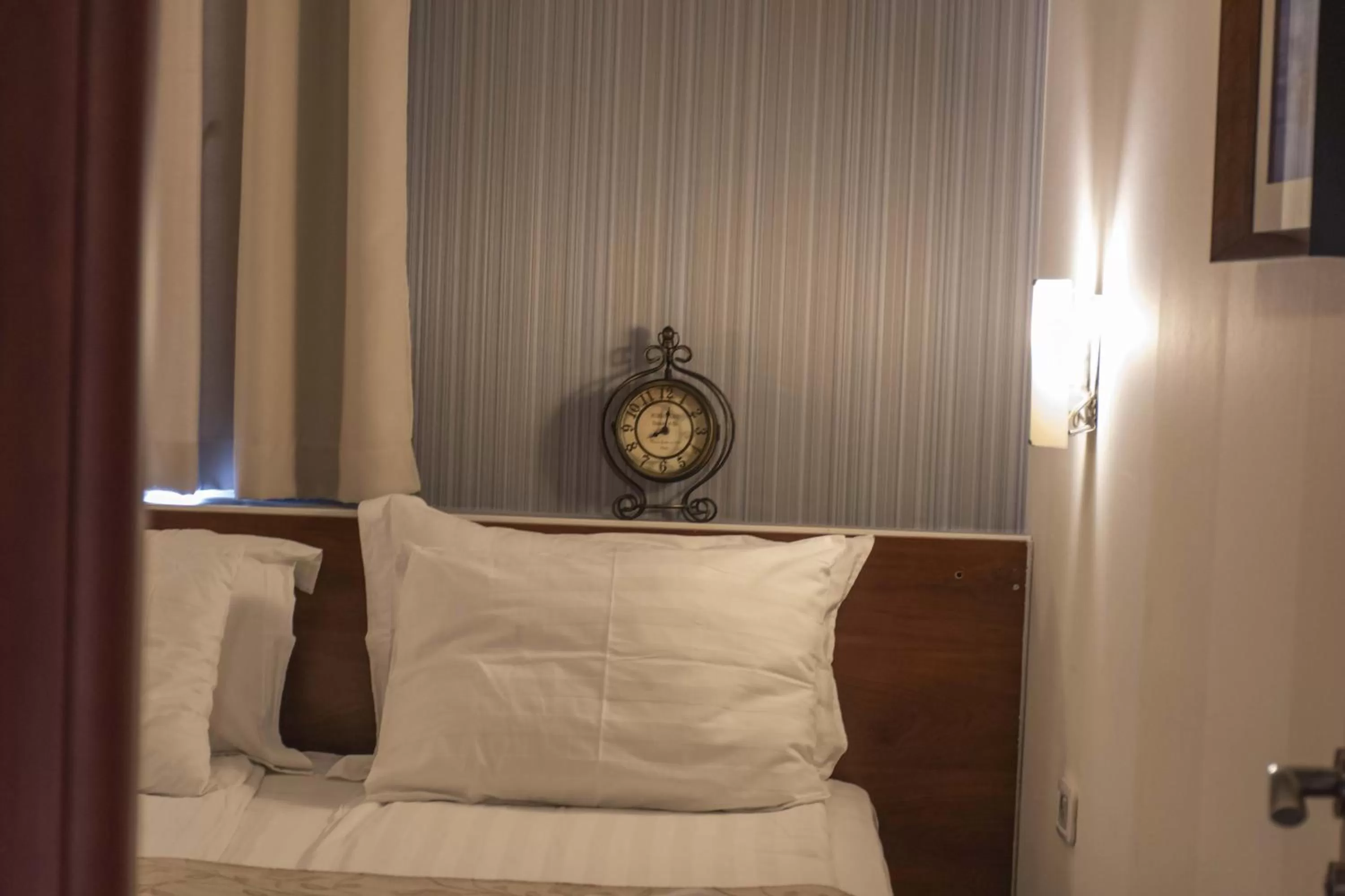 Bed in Mali Hotel Porat