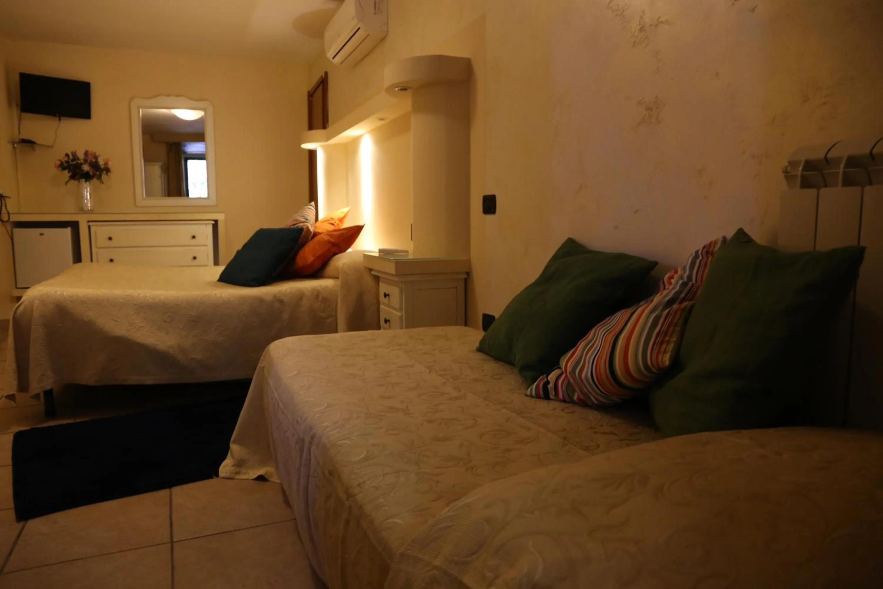 Shower, Bed in Albergo Del Centro Storico