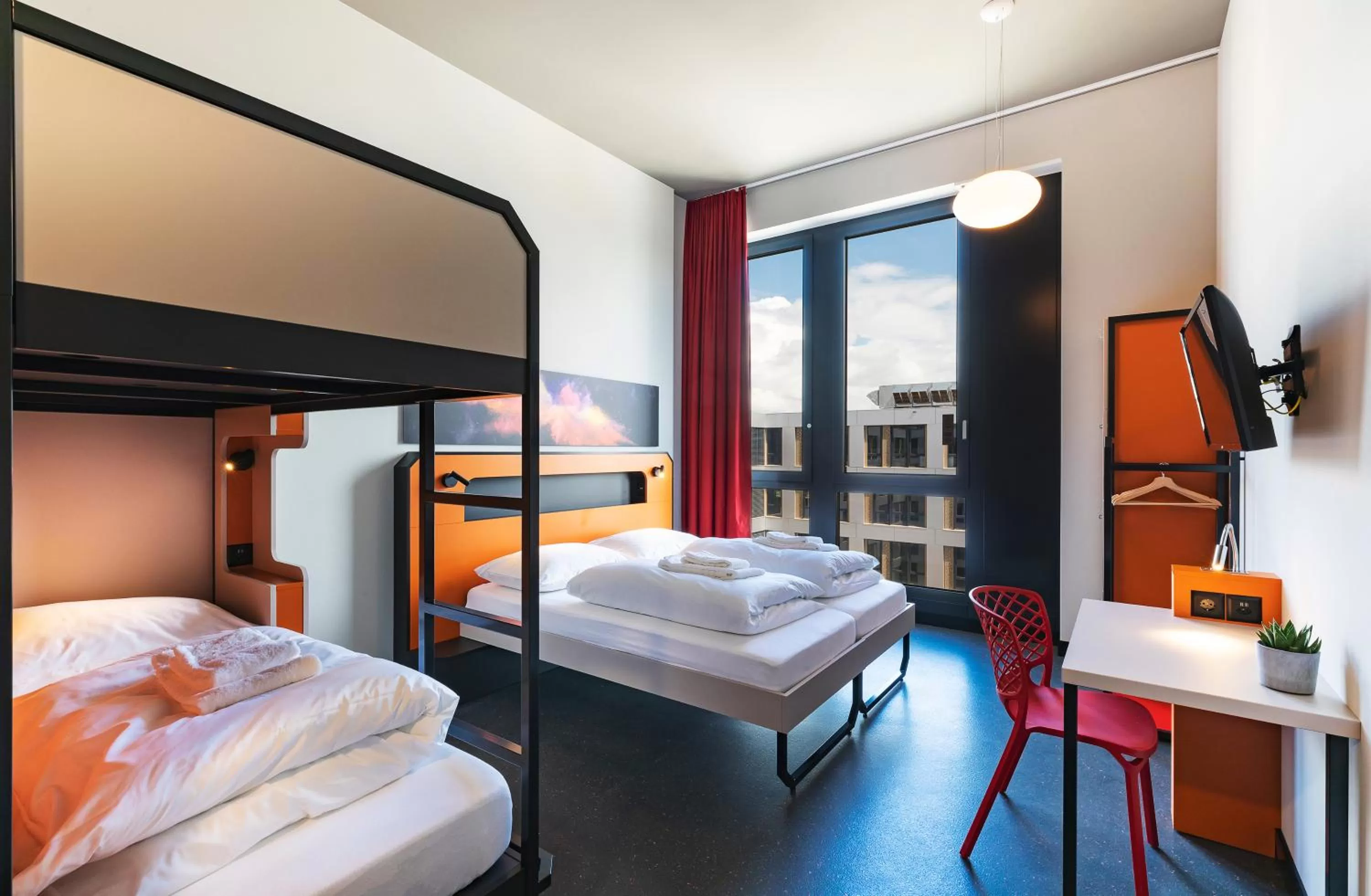 Bedroom, Bed in MEININGER Hotel Genève Centre Charmilles