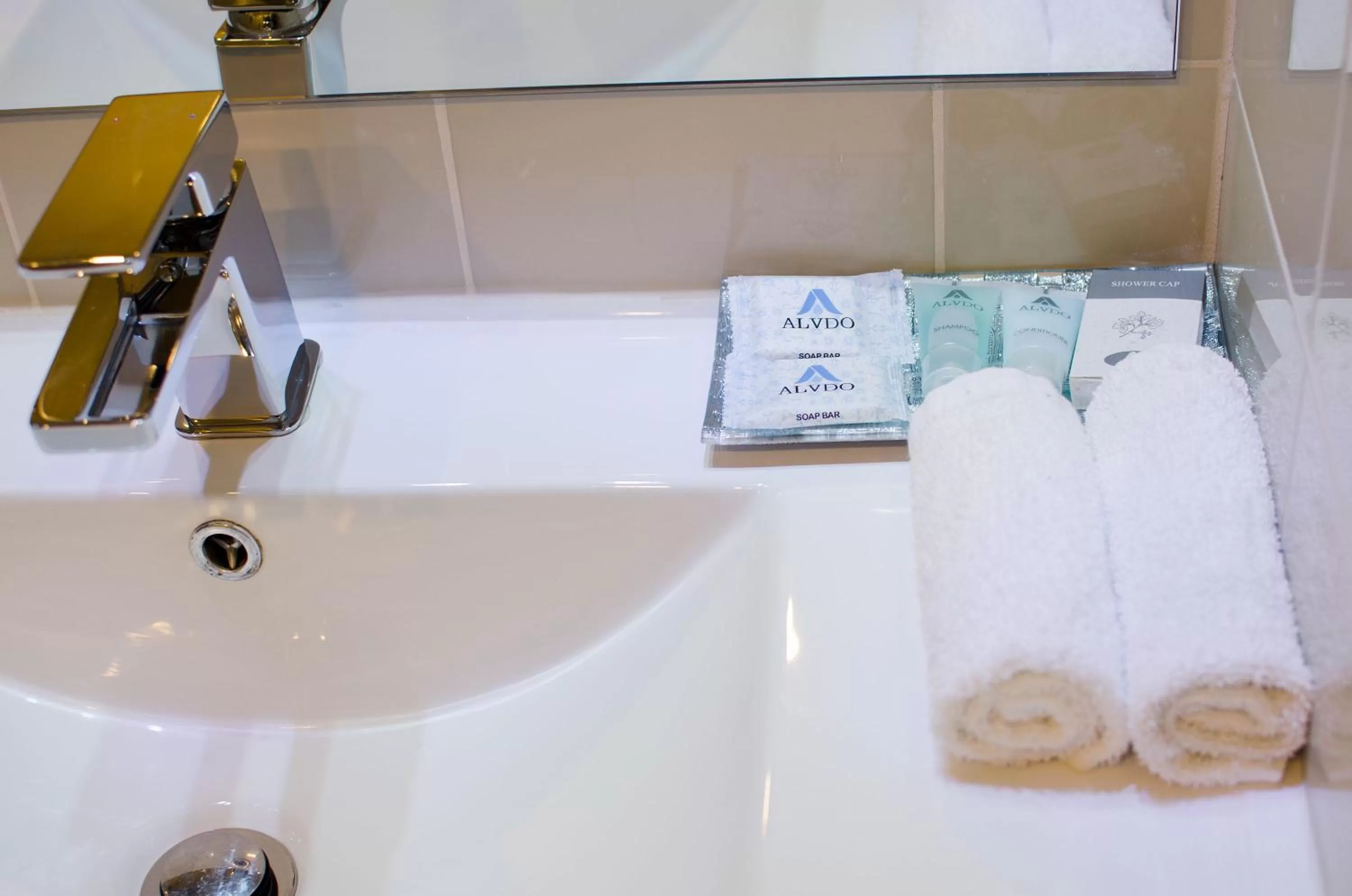 Bathroom in Park Squire Motor Inn & Serviced Apartments