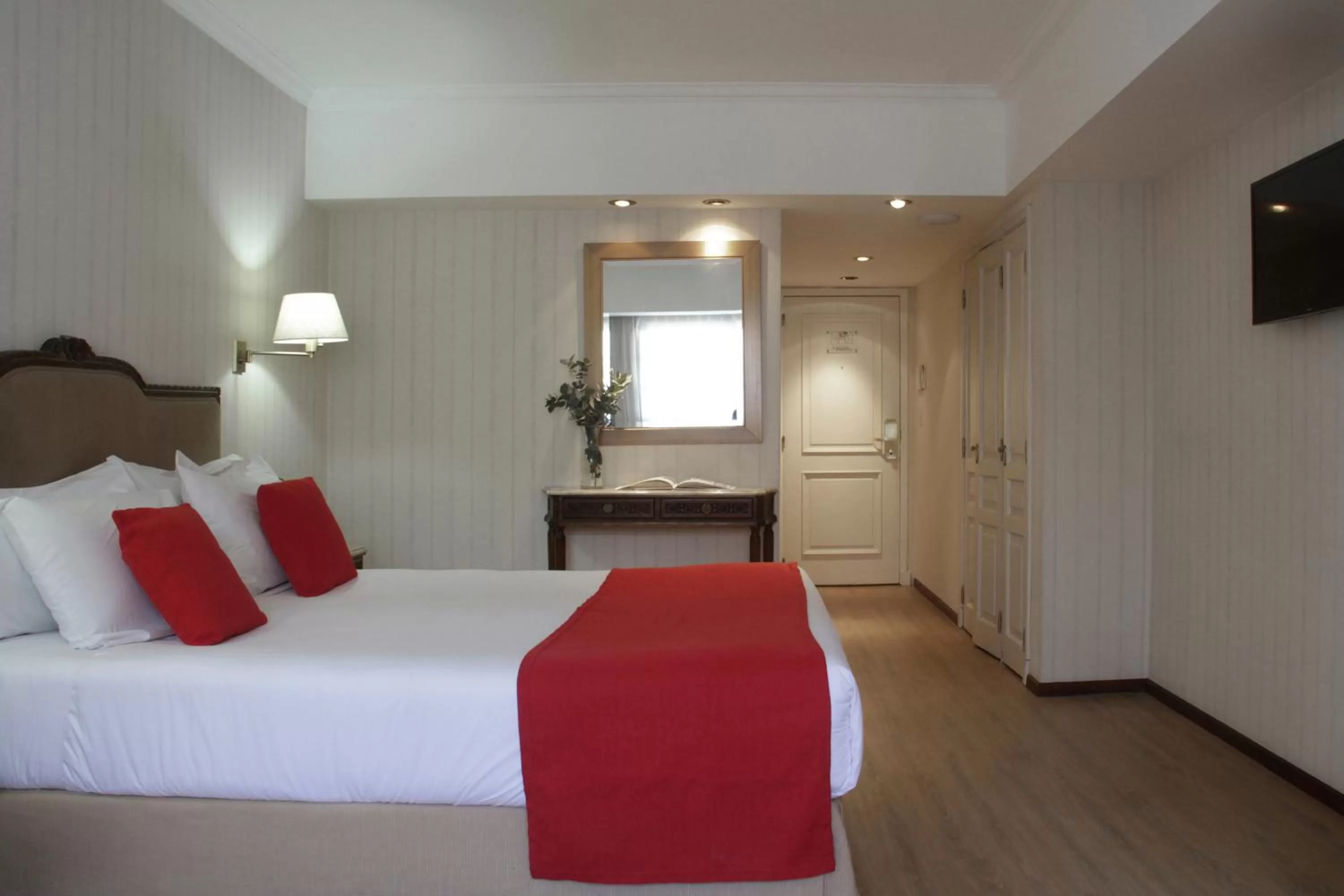 Photo of the whole room, Bed in Ramada by Wyndham Buenos Aires Centro