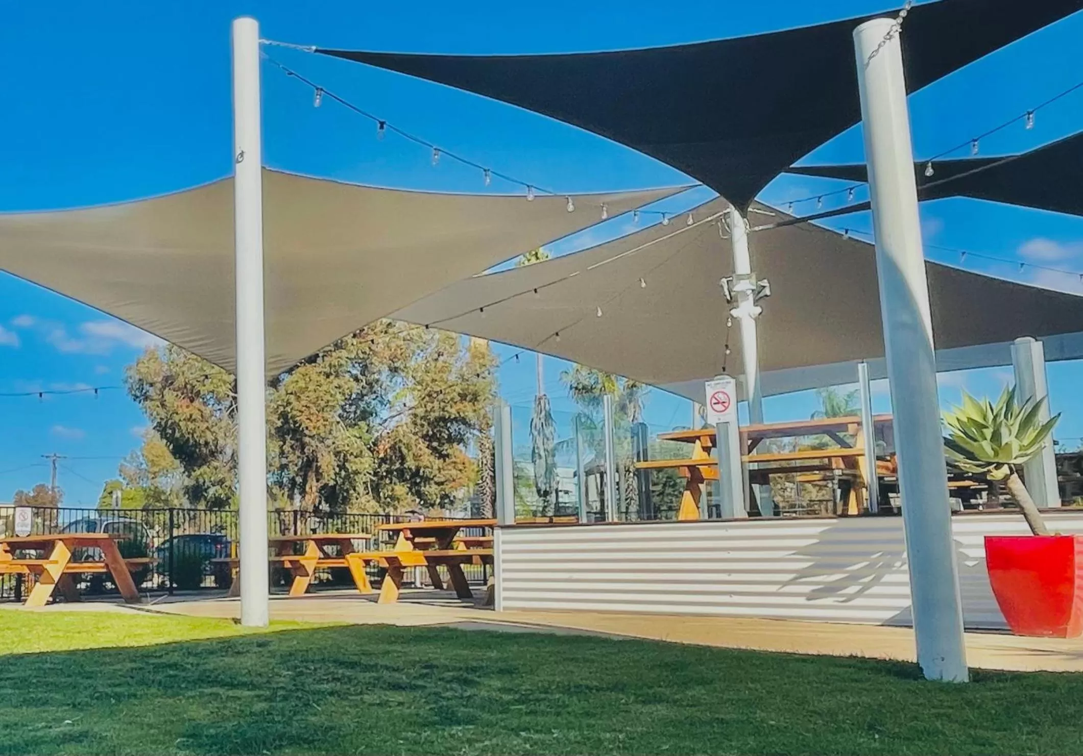 Patio in Lake Mulwala Hotel