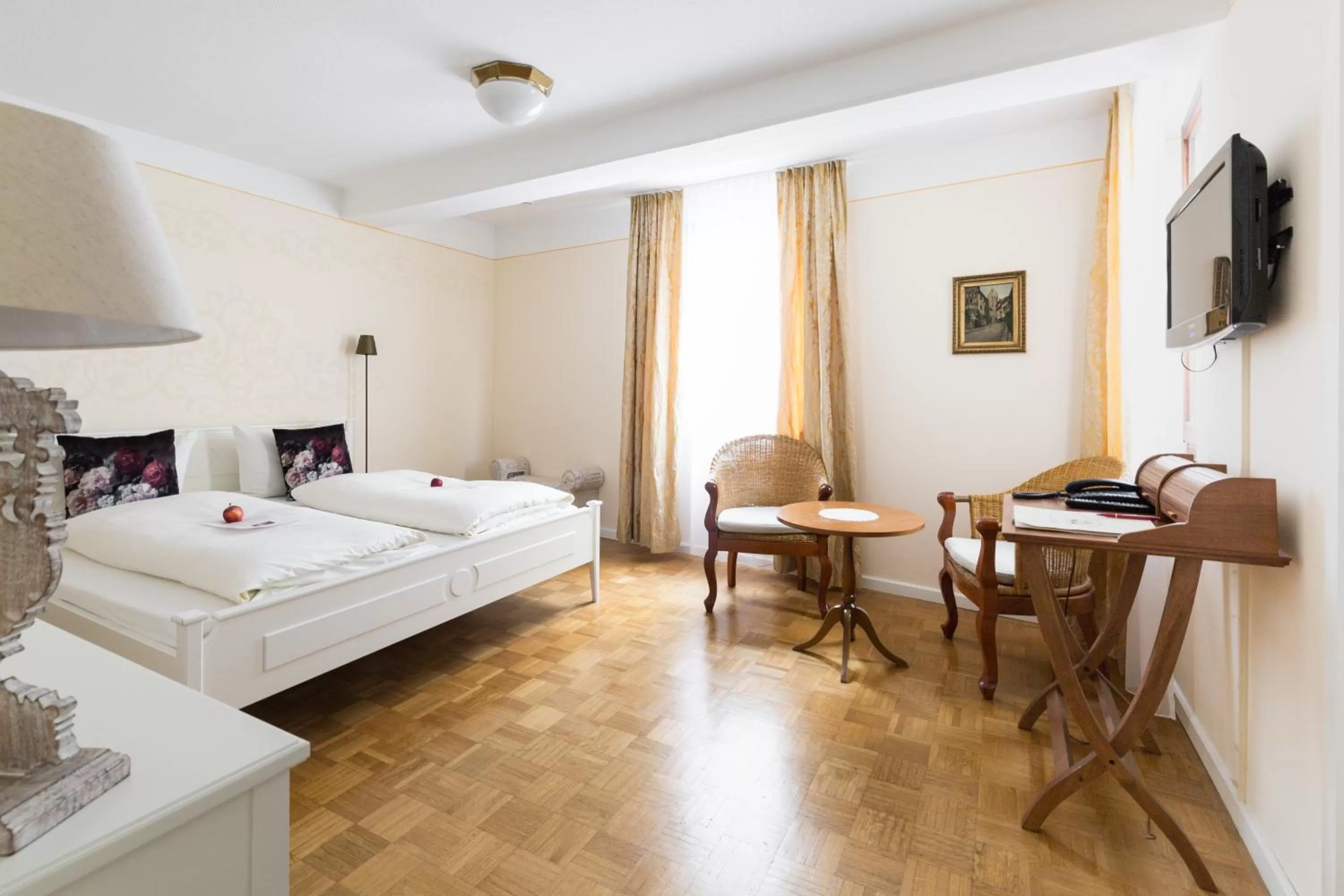 Bed in Hotel Löwen-Weinstube