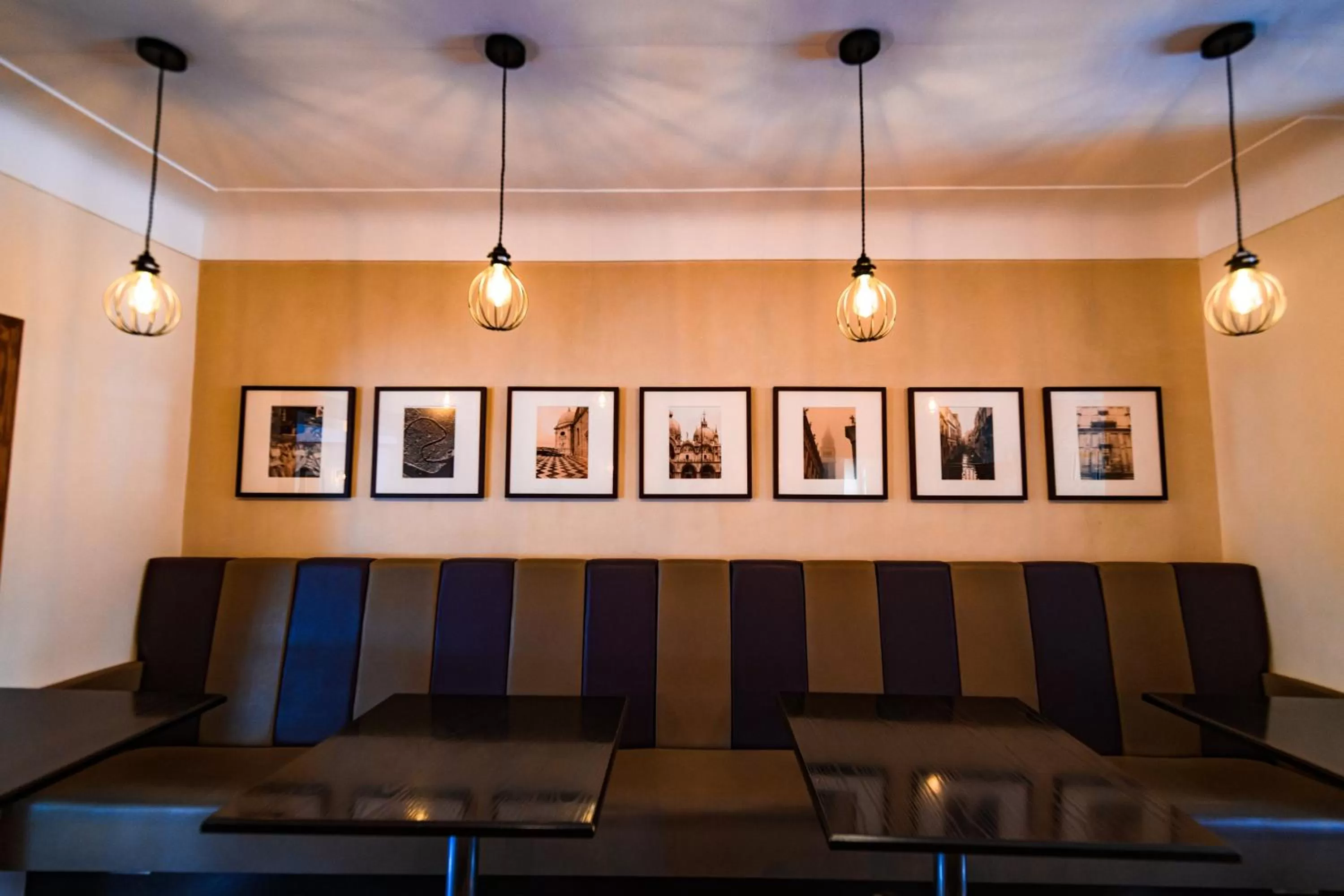 Lounge or bar in The Lemon Tree