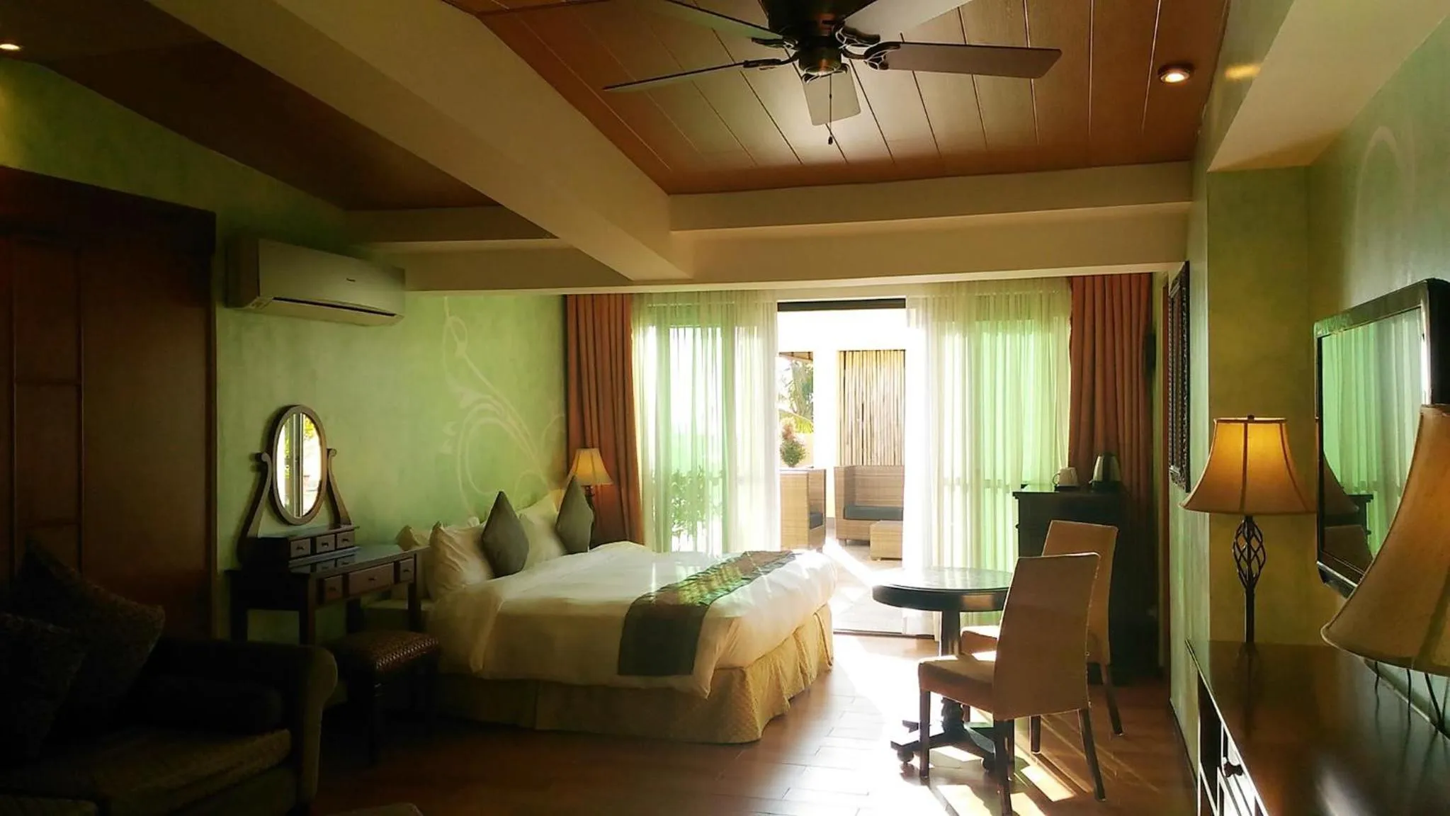 Junior Suite in Lee Boutique Hotel Tagaytay