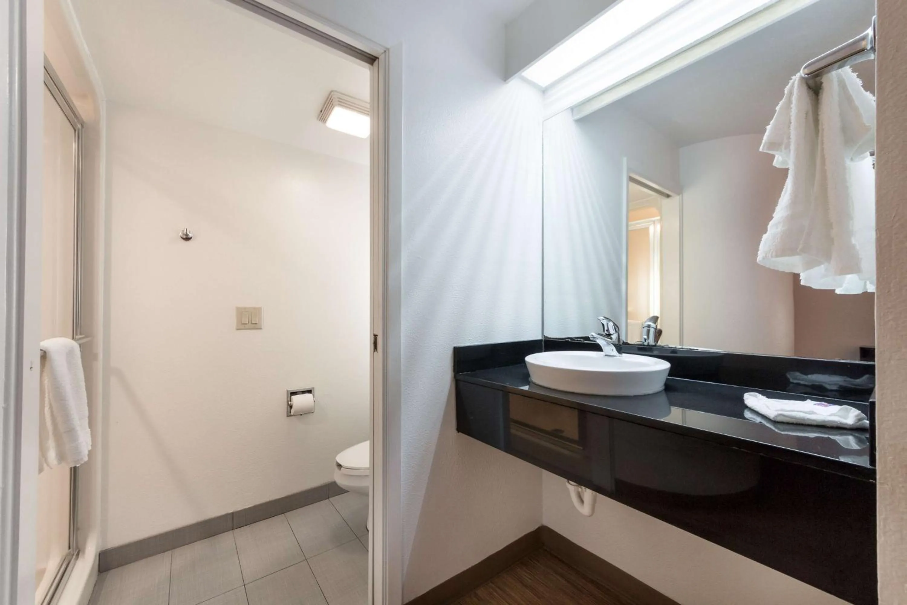 Photo of the whole room in Motel 6-Dallas, TX - Northeast