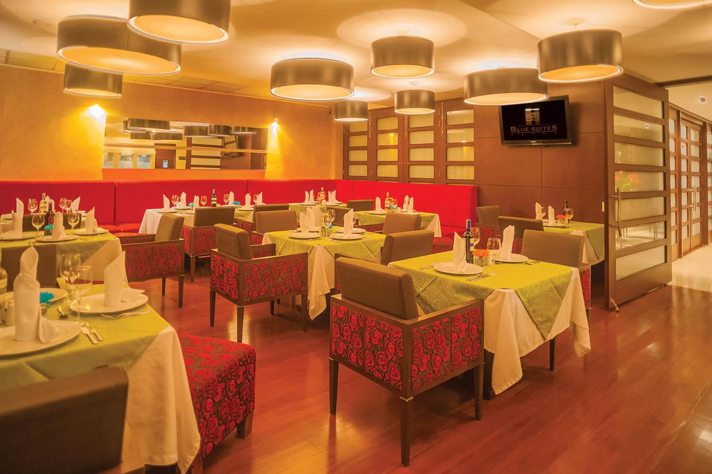 Restaurant/places to eat in Blue Suites Hotel