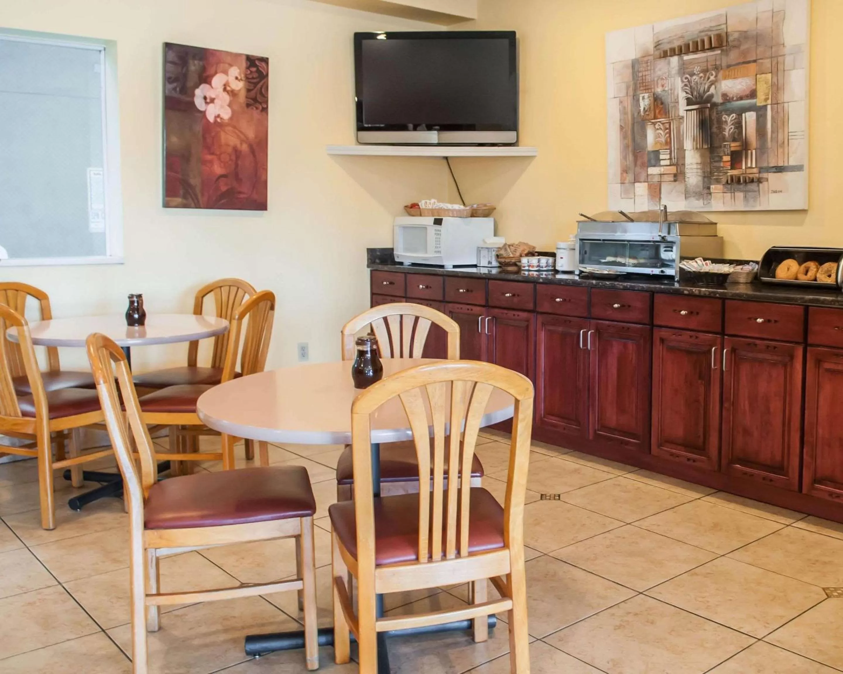 Restaurant/places to eat in Econo Lodge Albuquerque Old Town