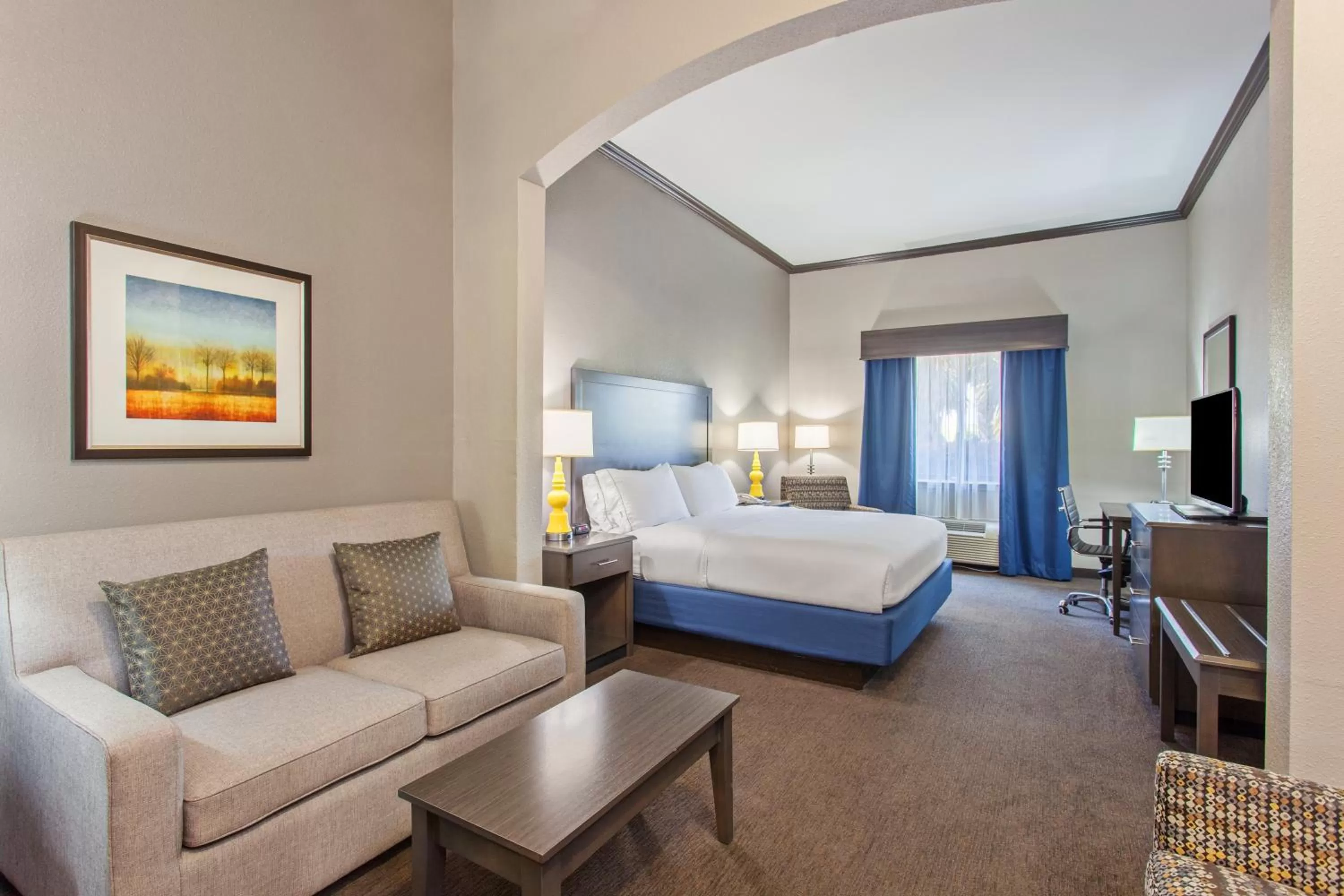 Bedroom, Bed in Holiday Inn Express & Suites Wharton by IHG