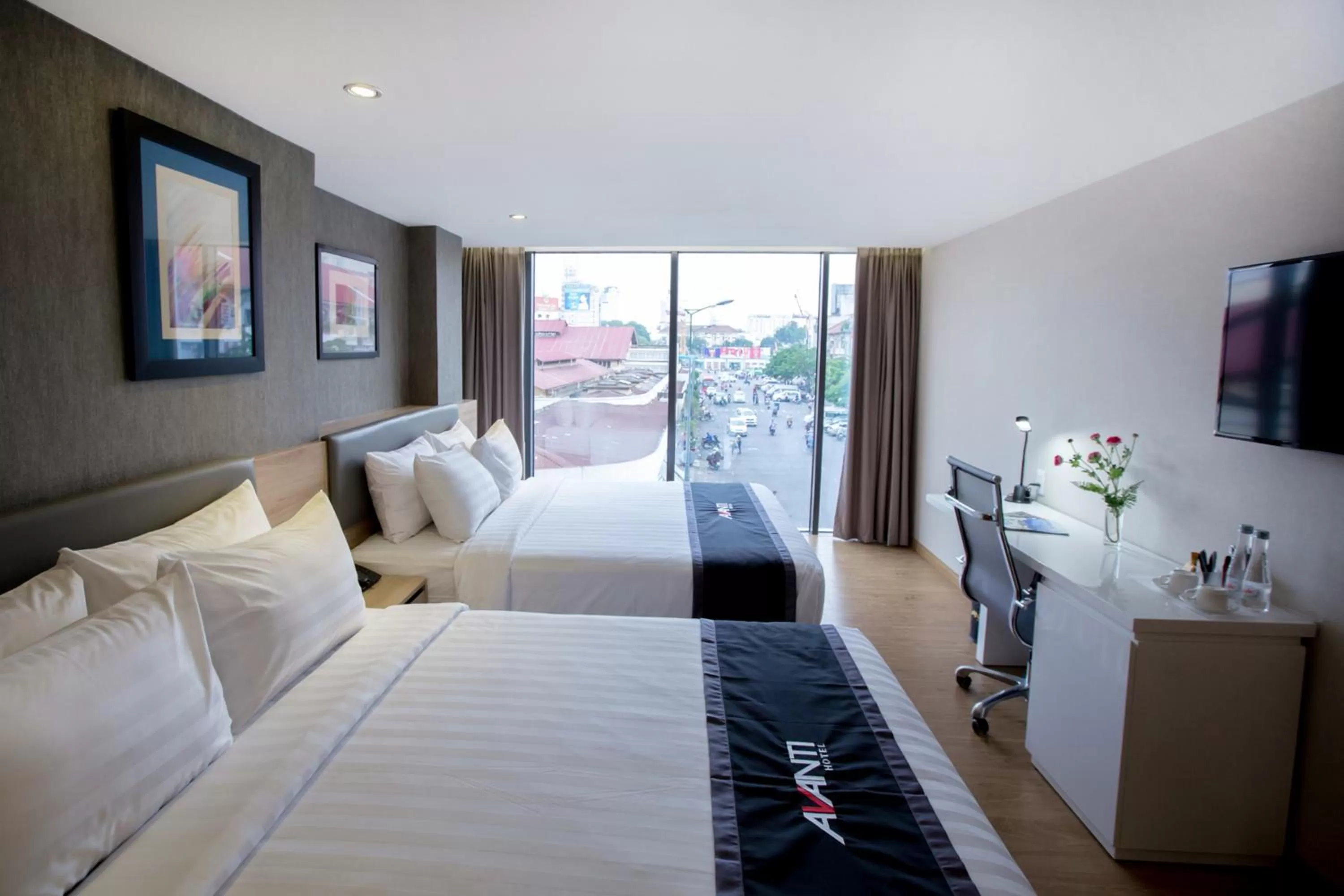 Photo of the whole room, Bed in Avanti Hotel