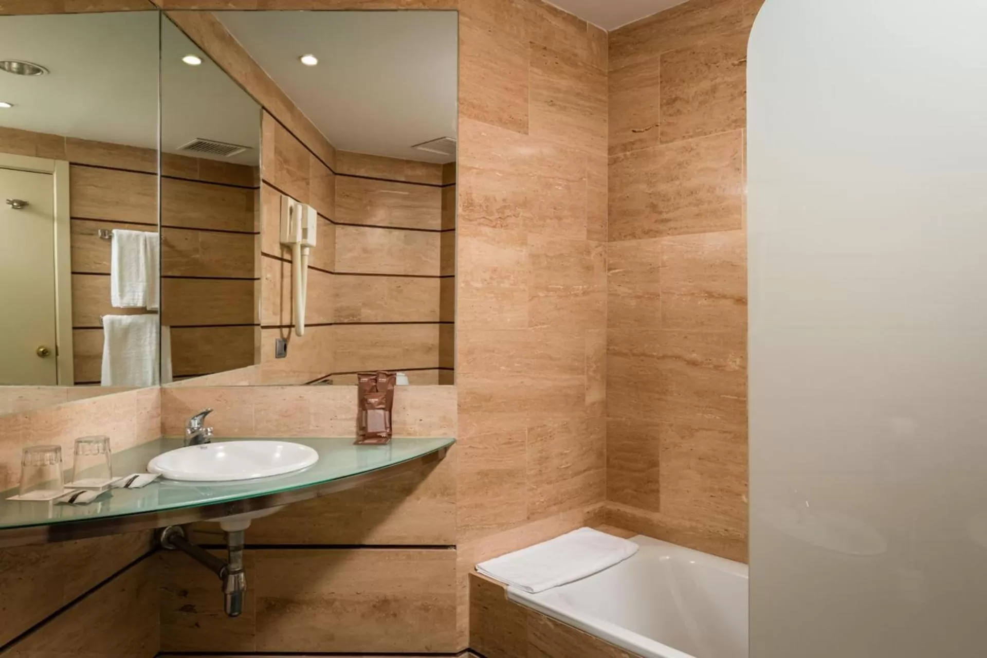 Bathroom in Hotel Portomagno by ALEGRIA