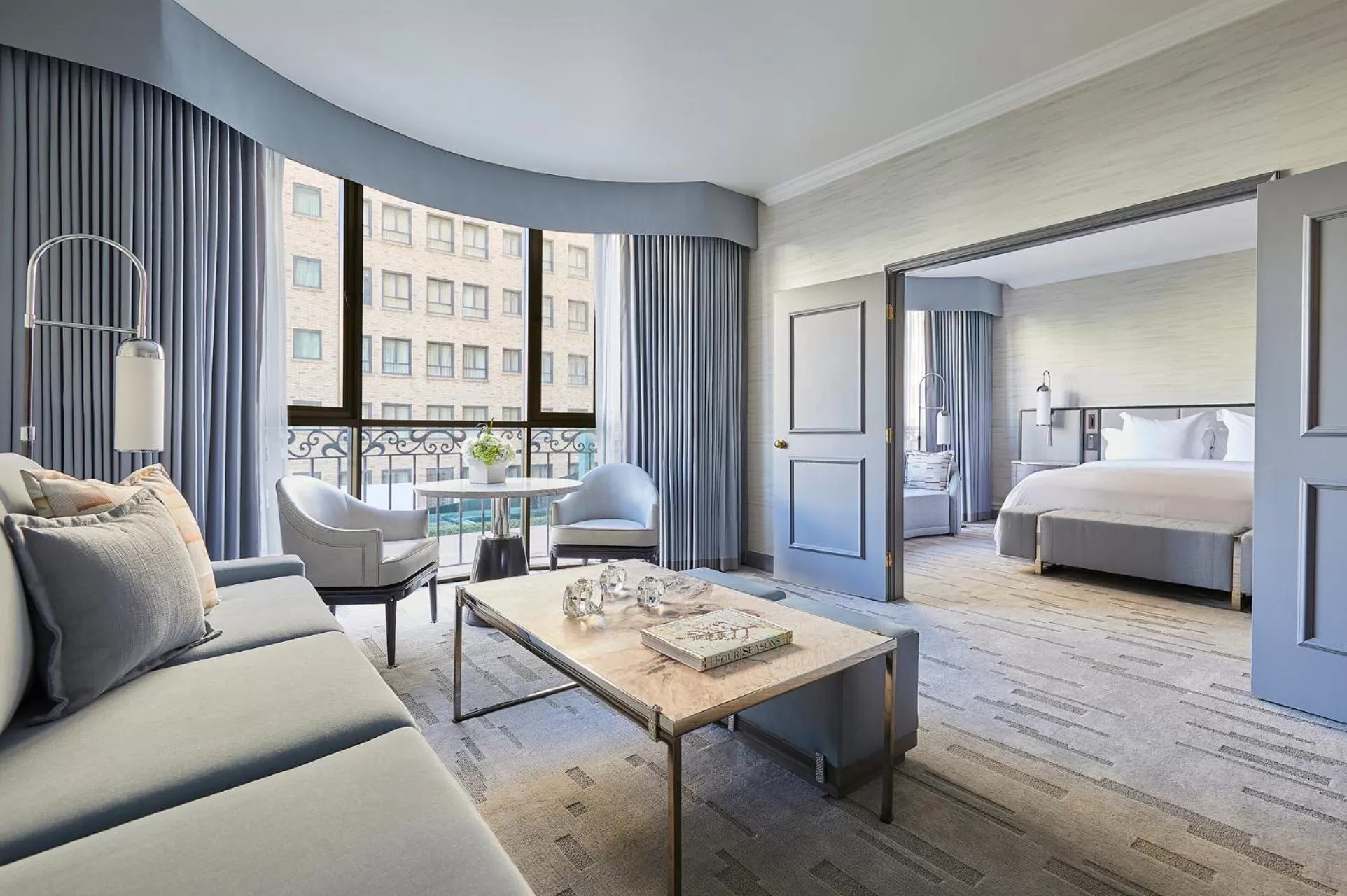 Living room in Beverly Wilshire, A Four Seasons Hotel