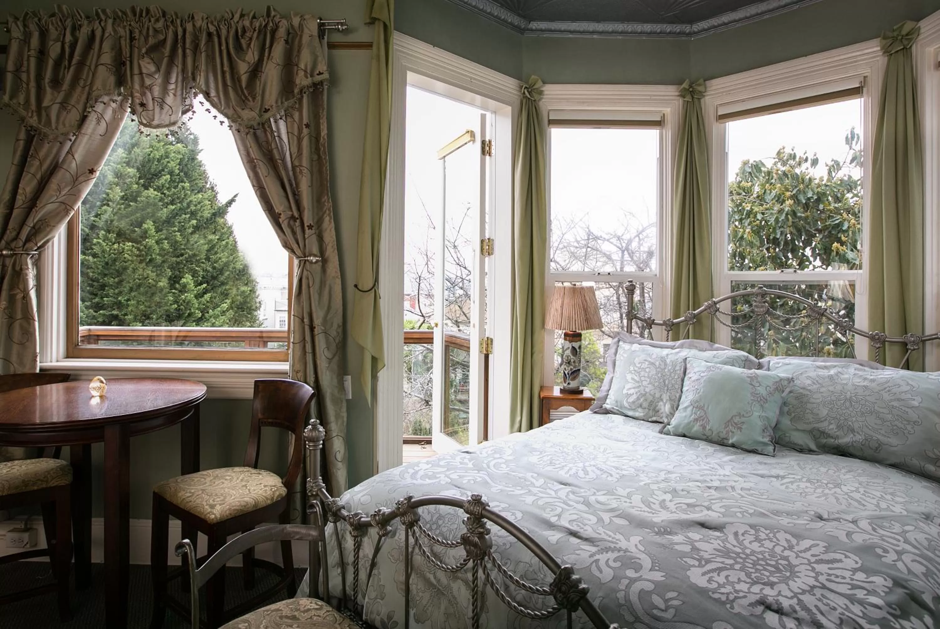 Bedroom, Bed in Noe's Nest Bed and Breakfast