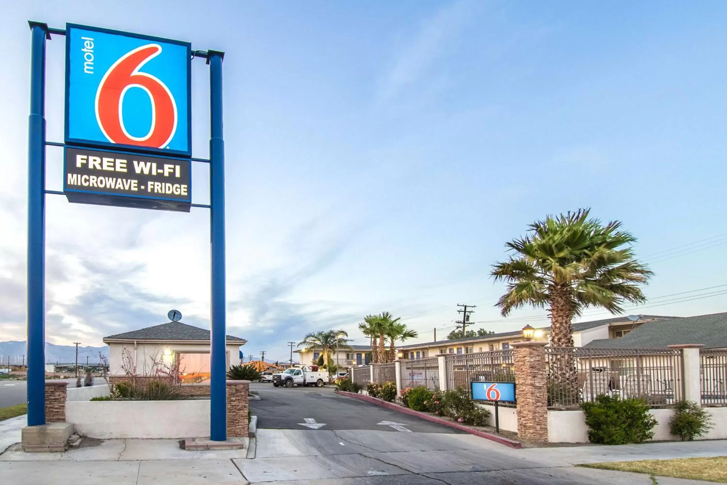 Property building in Motel 6-Mojave, CA - Airport Property building in Motel 6-Mojave, CA - Airport