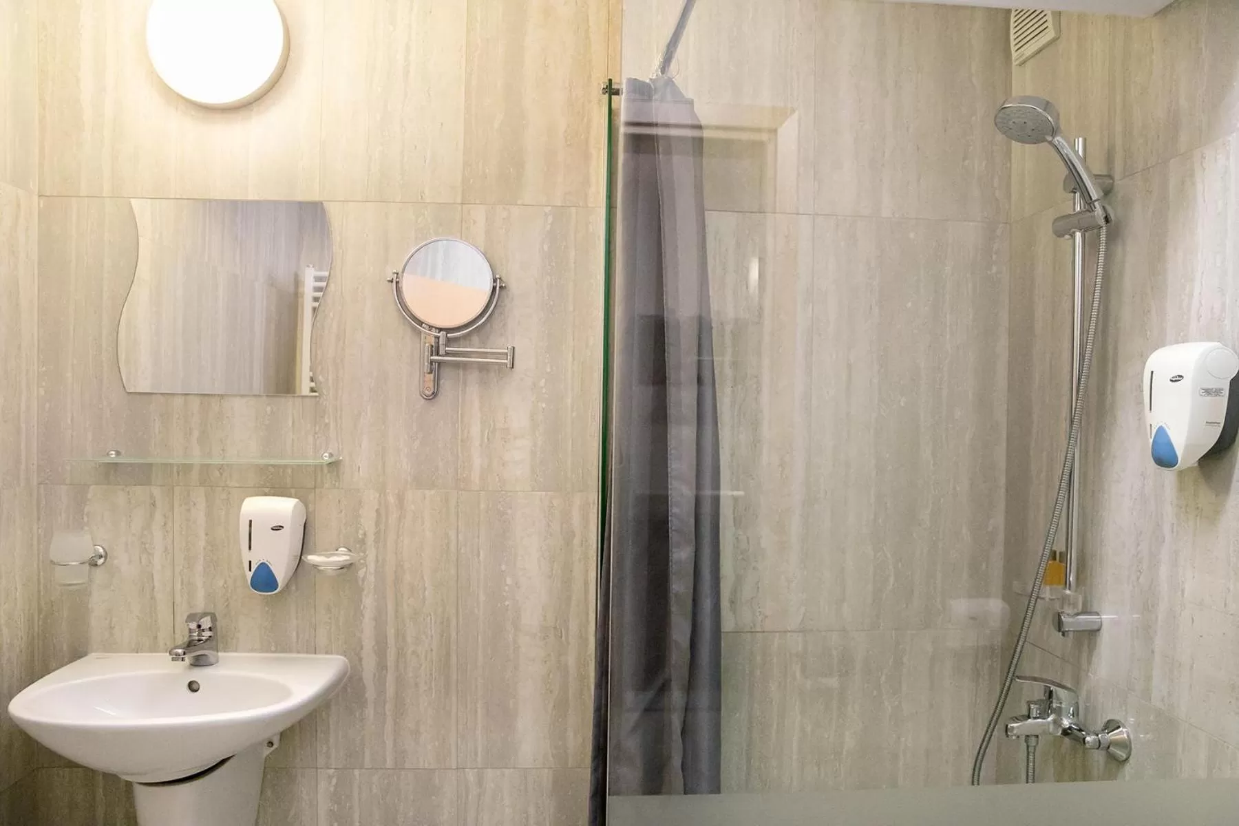 Shower in Hotel Niky