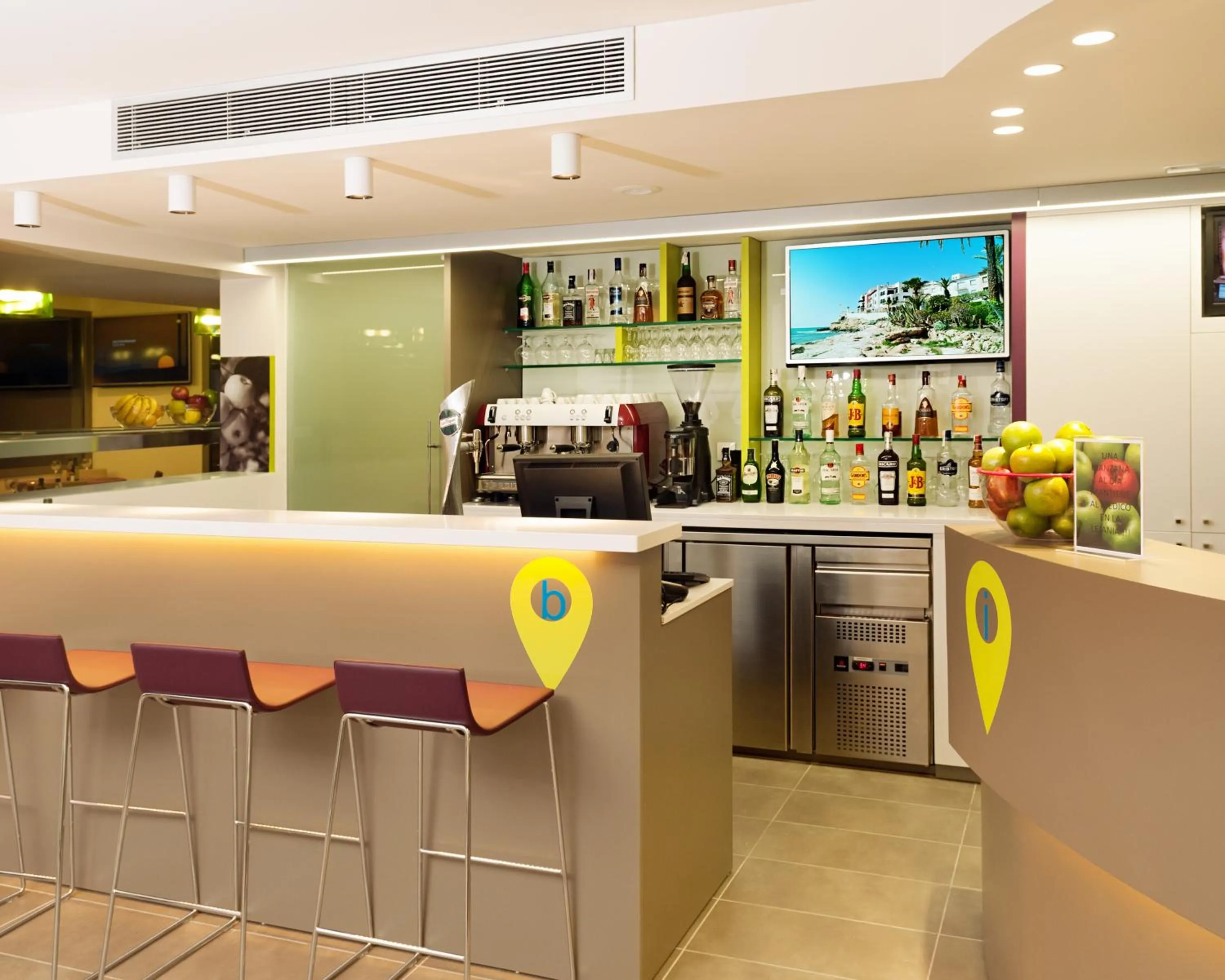 Lobby or reception in Hotel Ibis Styles Lleida Torrefarrera