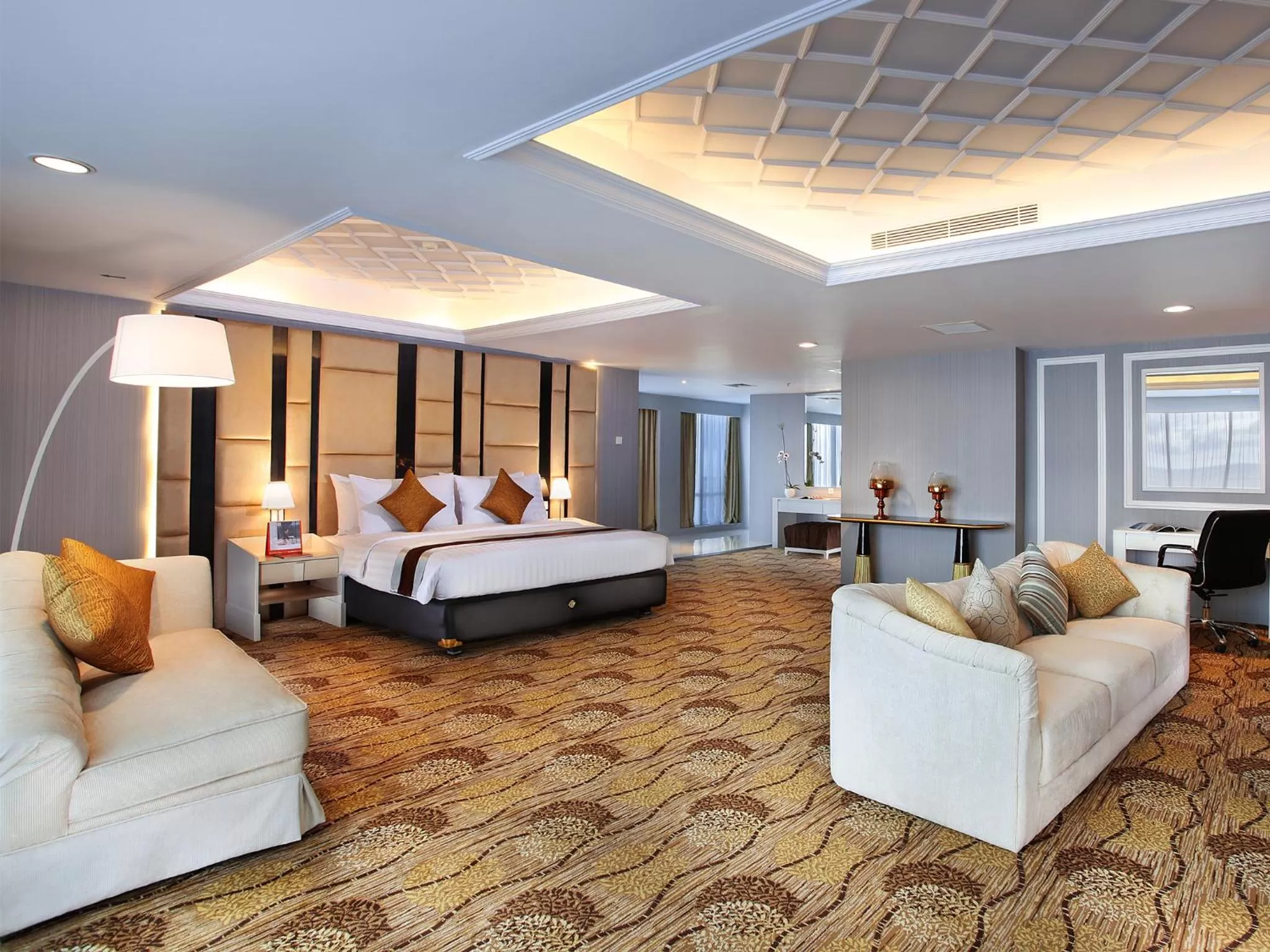 Living room, Bed in Swiss-Belhotel Makassar