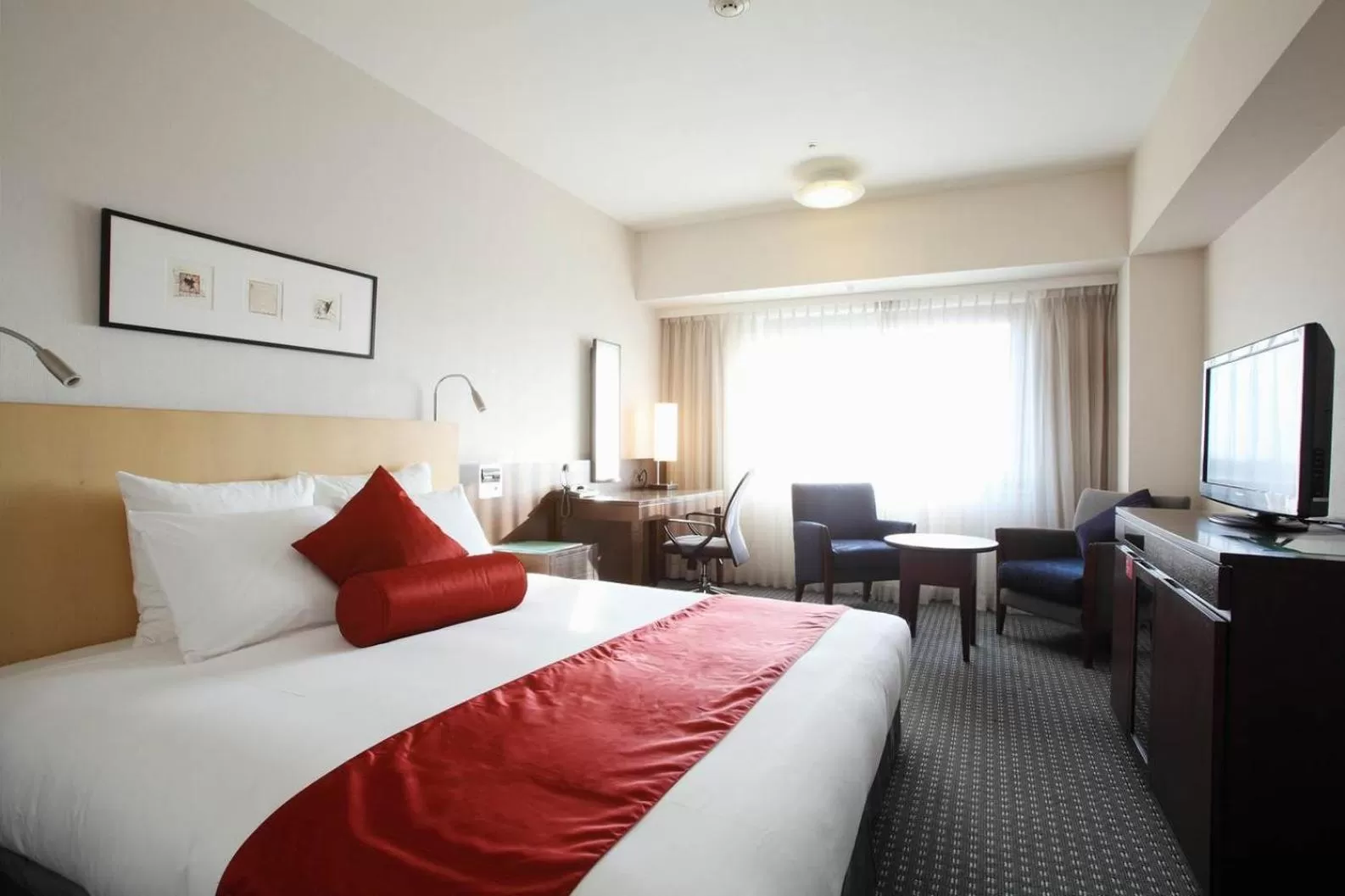 Photo of the whole room, Bed in ANA Crowne Plaza Narita by IHG