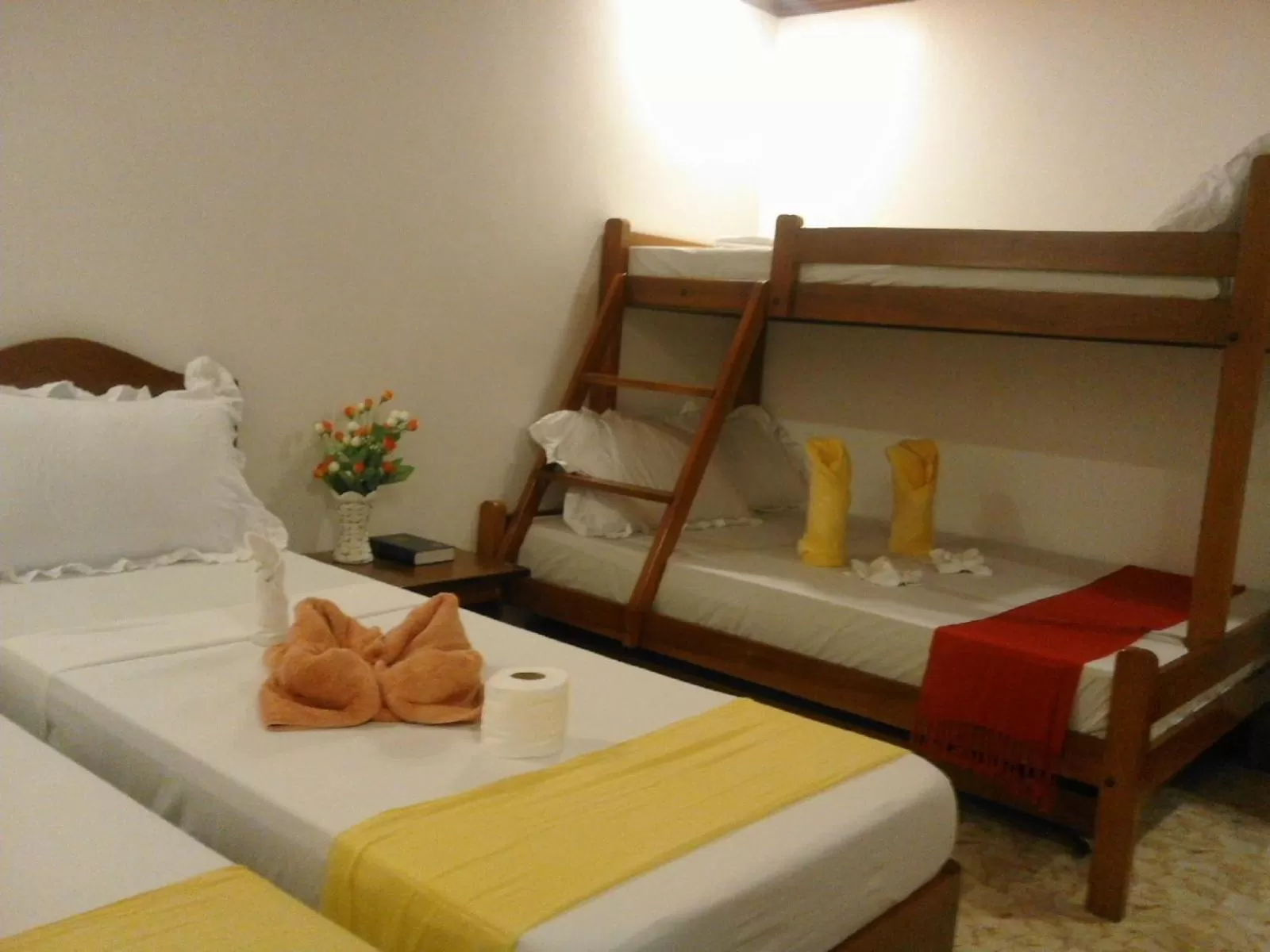 Photo of the whole room, Bed in Vali-Joe Travel Lodge