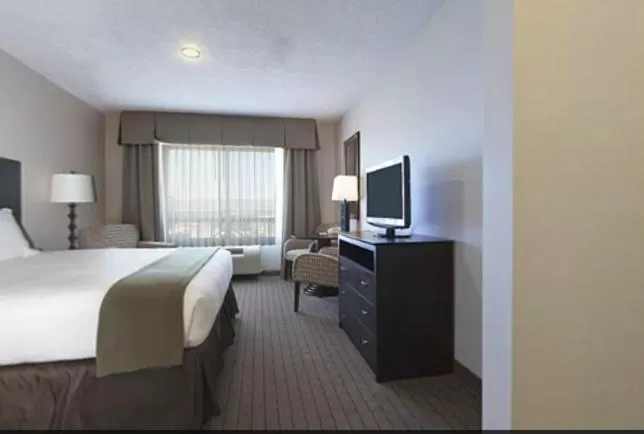 Bed in Holiday Inn Express Hotels Grants - Milan by IHG