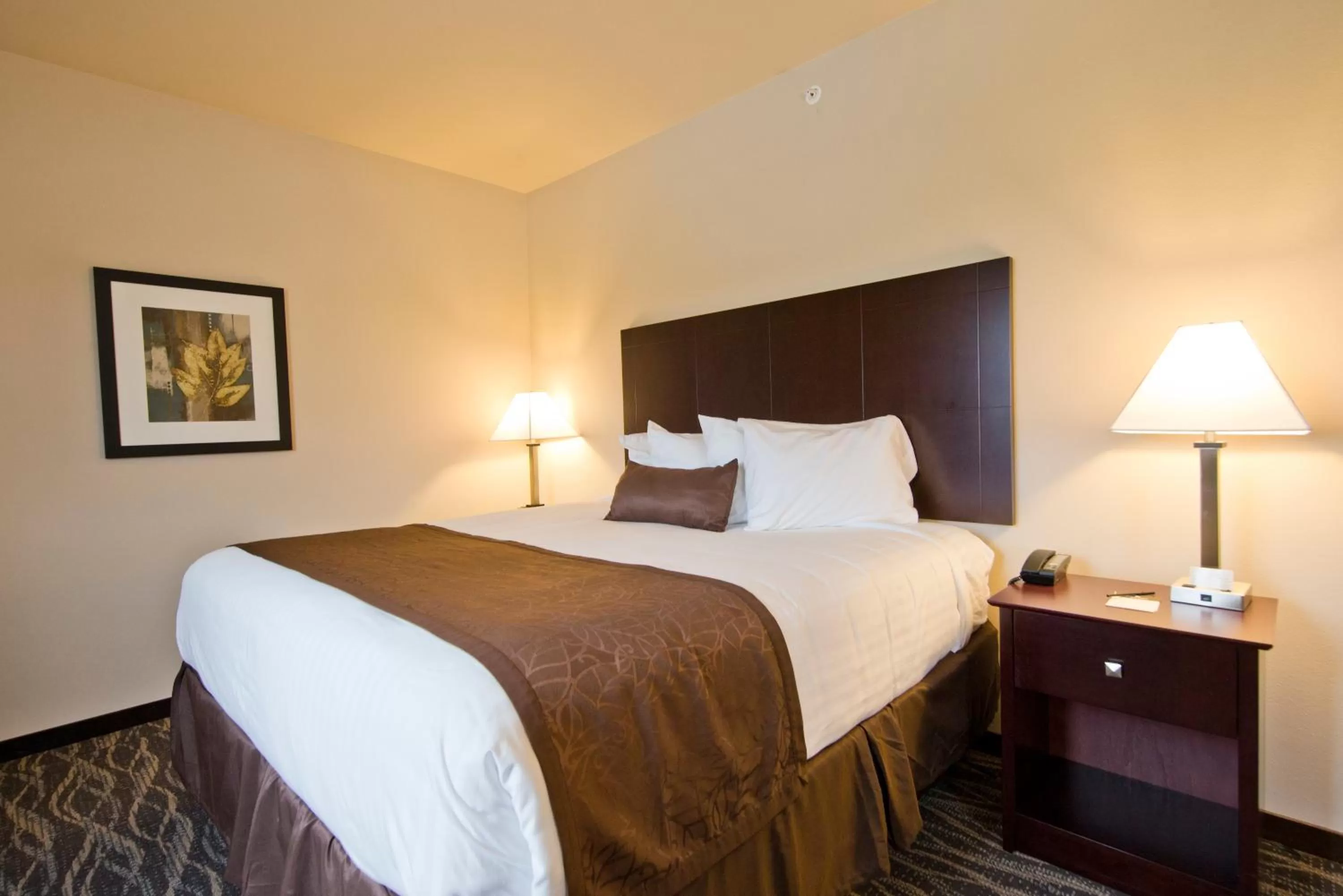 Bed in Cobblestone Inn & Suites - Boone
