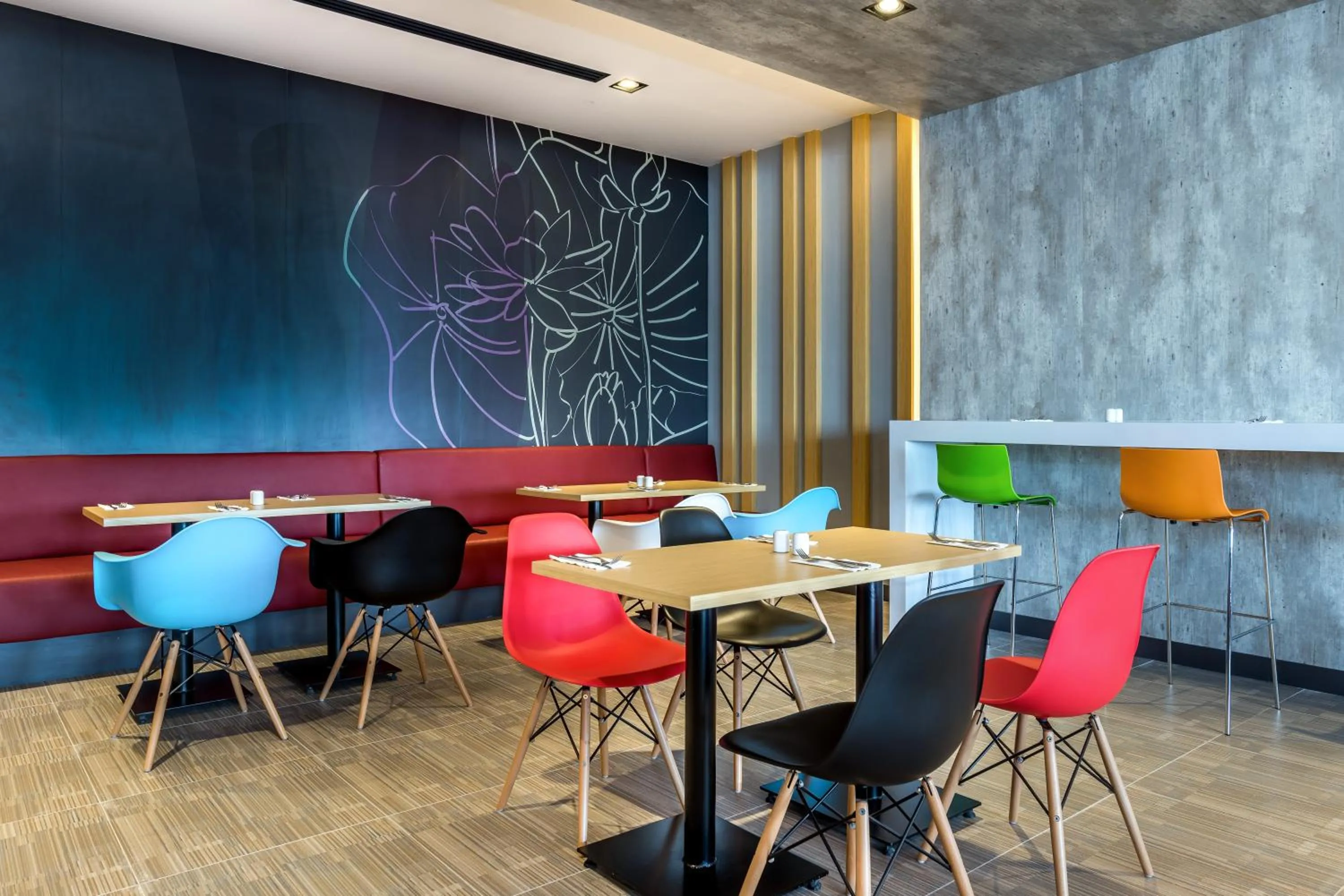 Restaurant/places to eat in ibis Bangkok IMPACT