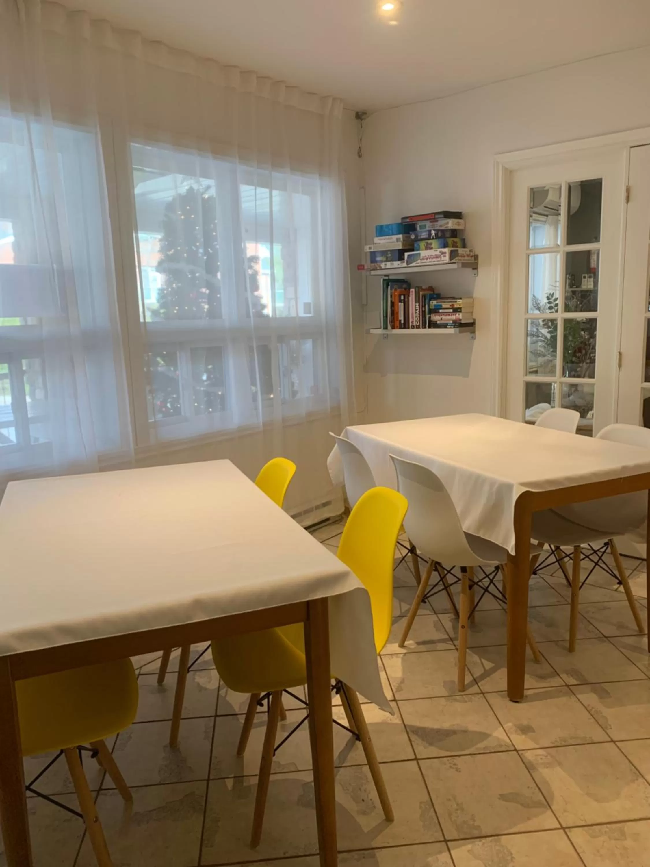 Restaurant/places to eat in Hotel and Suites Les Laurentides