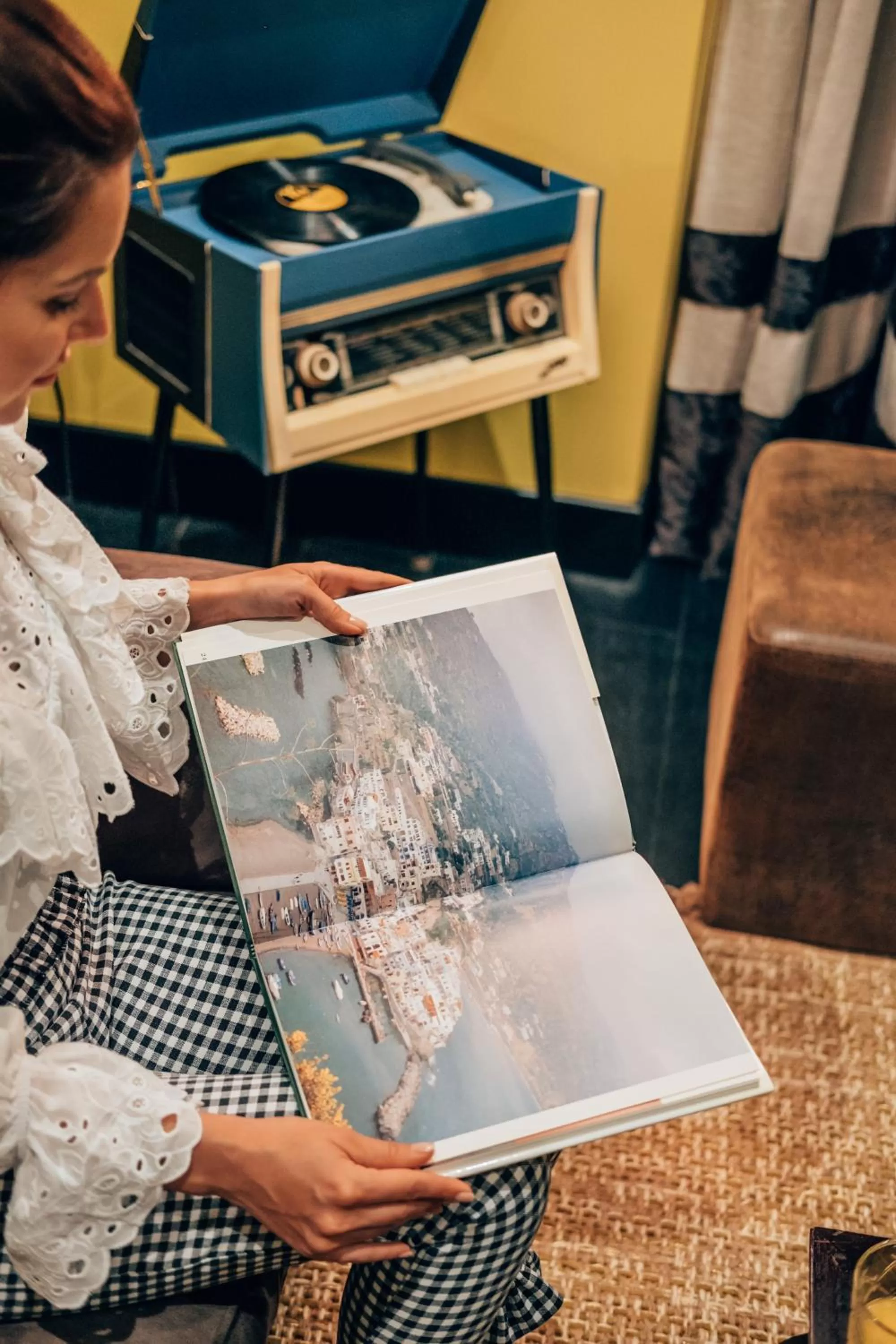 People in Caruso Place Luxury Rooms & Suites