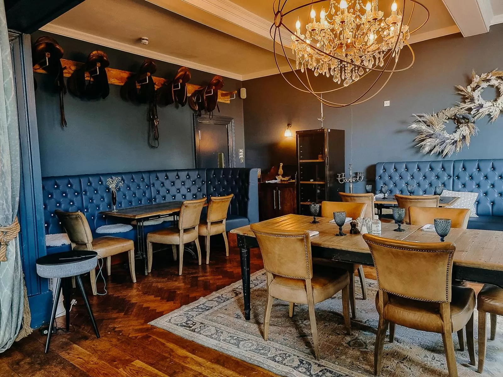 Restaurant/places to eat in Verzon House